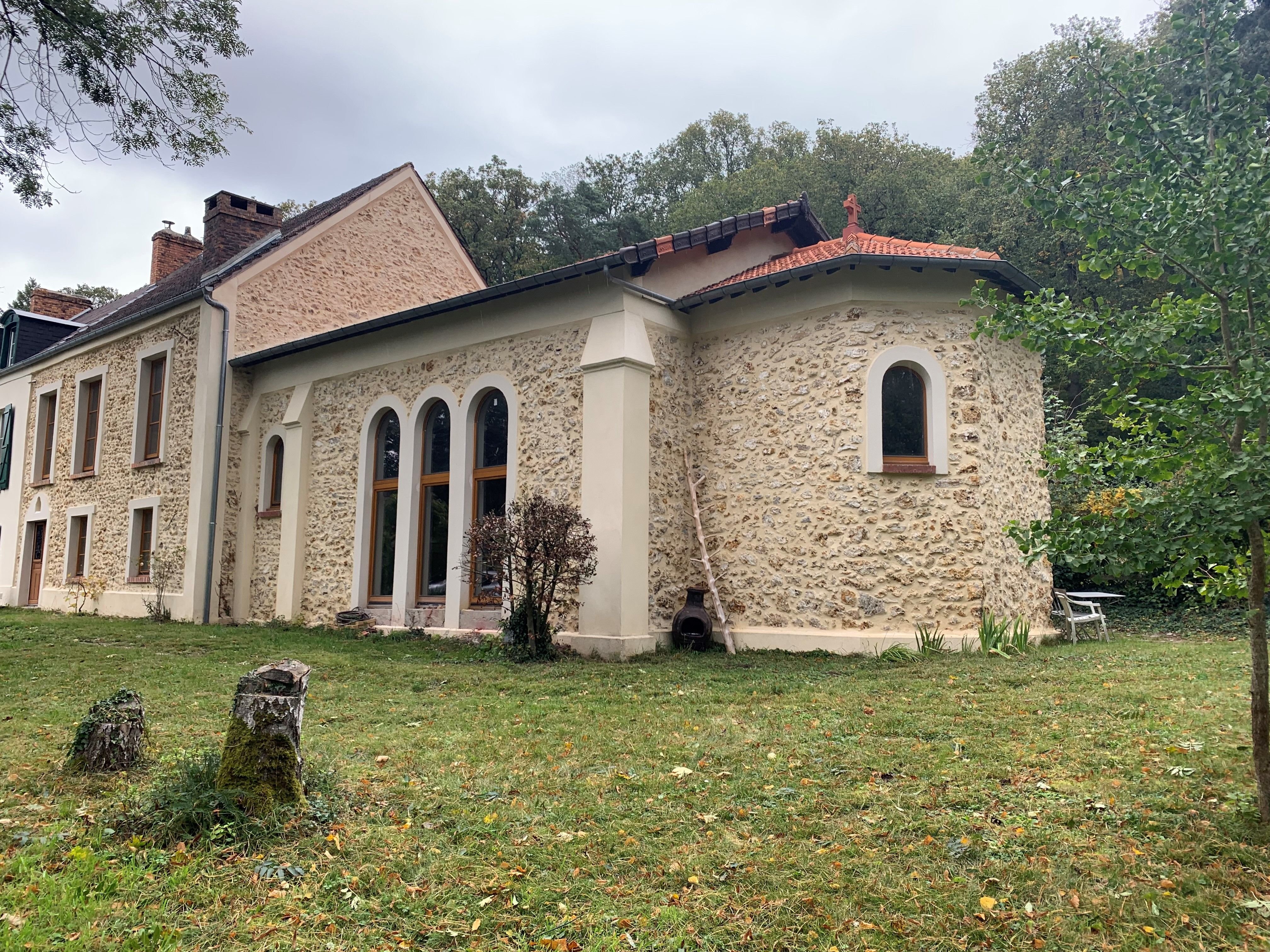 Une chapelle 1900, attenante à une maison d’habitation de 1780 dite ferme anglaise, est en vente dans la vallée de Chevreuse. LP/Delphine Denuit.