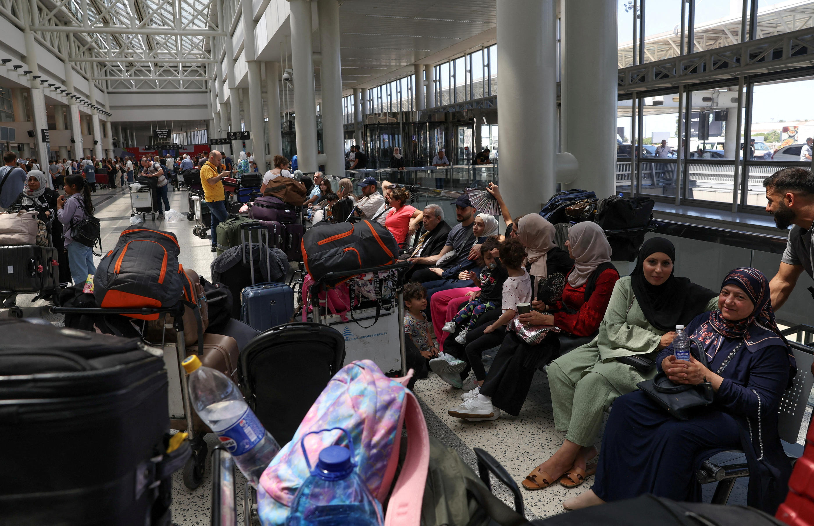 Plusieurs compagnies aériennes ont suspendu leurs vols face au regain de tensions, laissant les voyageurs de l'aéroport de Beyrouth-Rafic Hariri suspendus à de nouvelles annonces. REUTERS/Emilie Madi