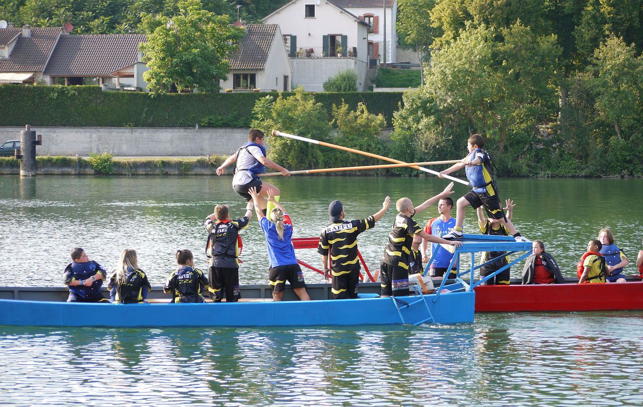 <b></b> Saint-Mammès. Joutes nautiques sur la Seine. 