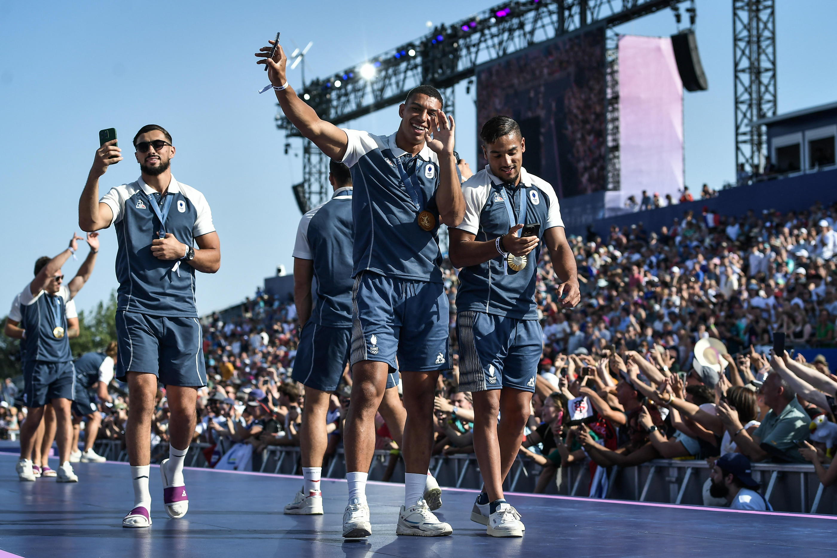 Les champions olympiques français, ici au Parc des Champions du Trocadéro, poursuivent la fête à Ibiza, après leur médaille d'or décrochée samedi dernier. Icon Sportx