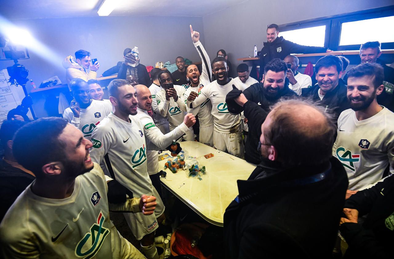 <b></b> Les joueurs de Saint-Brice célèbrent leur victoire face à la JA Drancy.