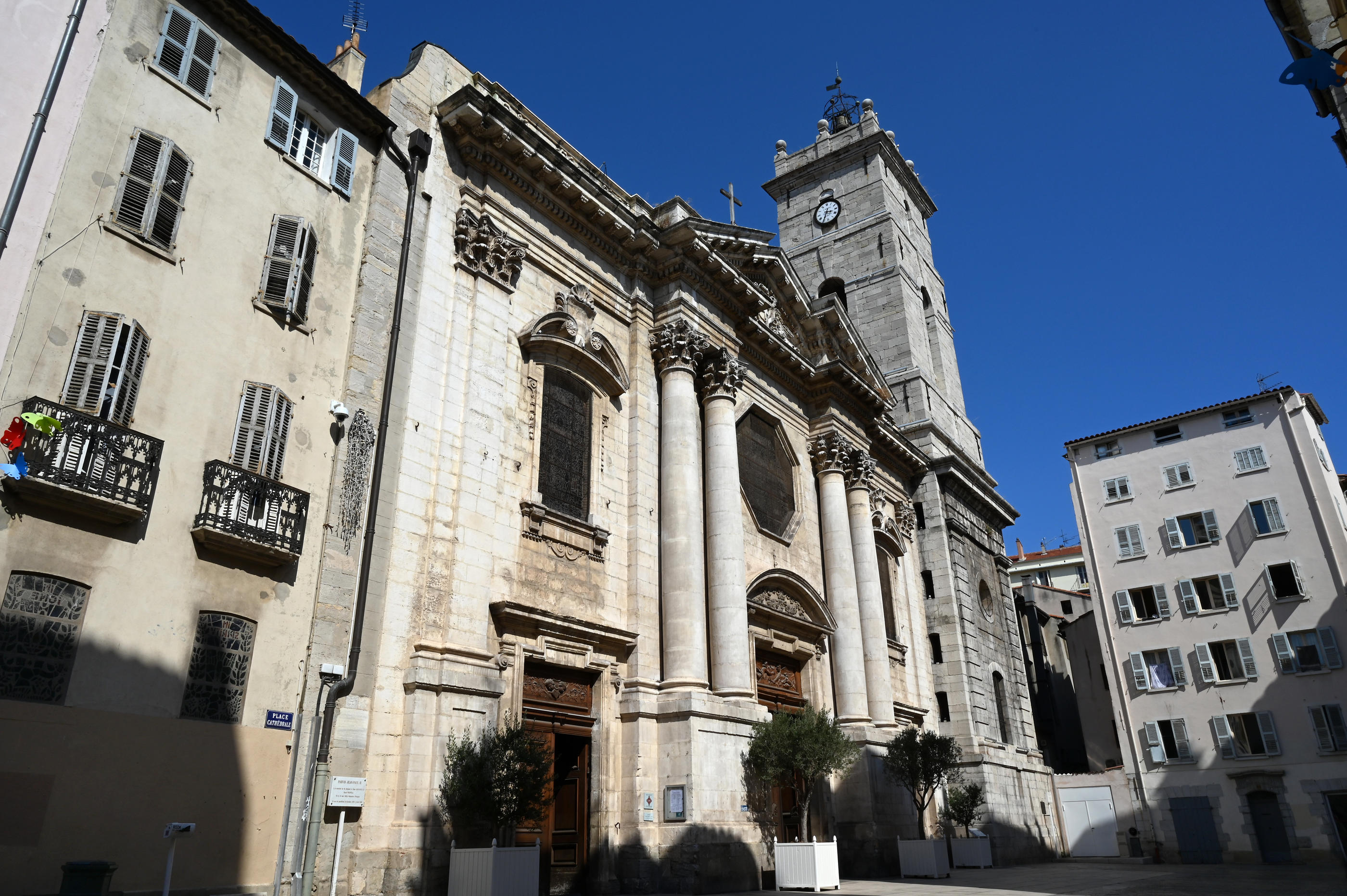 Notre-Dame-de-la-Seds, la cathédrale toulonnaise, cœur d'un diocèse agité. Richard Villalon