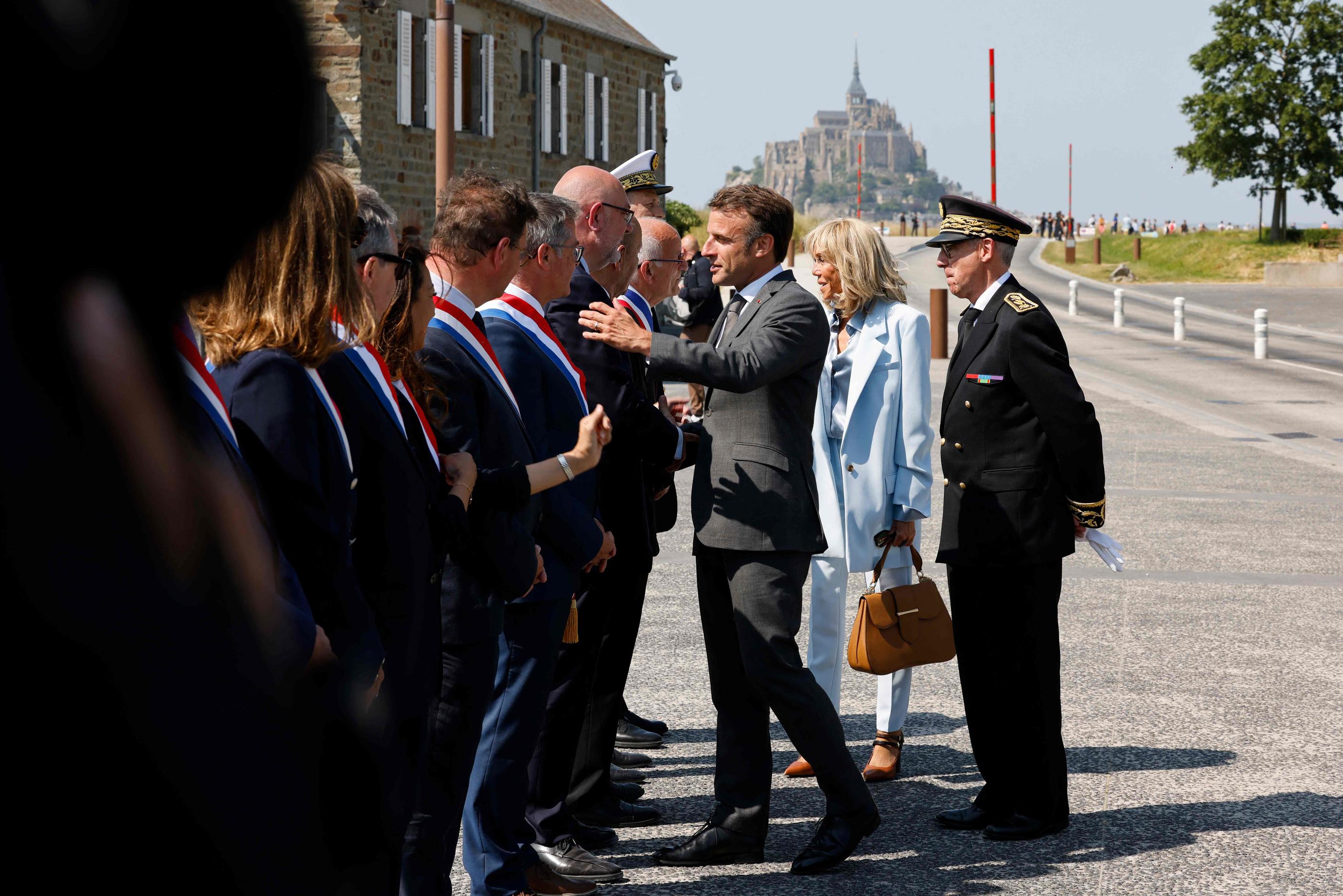 Emmanuel Macron est au Mont-Saint-Michel accompagné de Brigitte, sa femme. AFP/Ludovic Marin