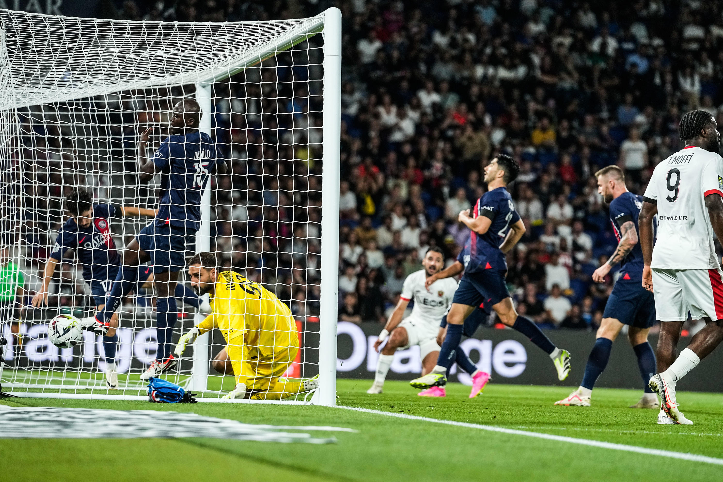 La défense parisienne a été en difficulté lors de la défaite du PSG contre Nice ce vendredi au Parc des Princes. Icon Sport/Hugo Pfeiffer