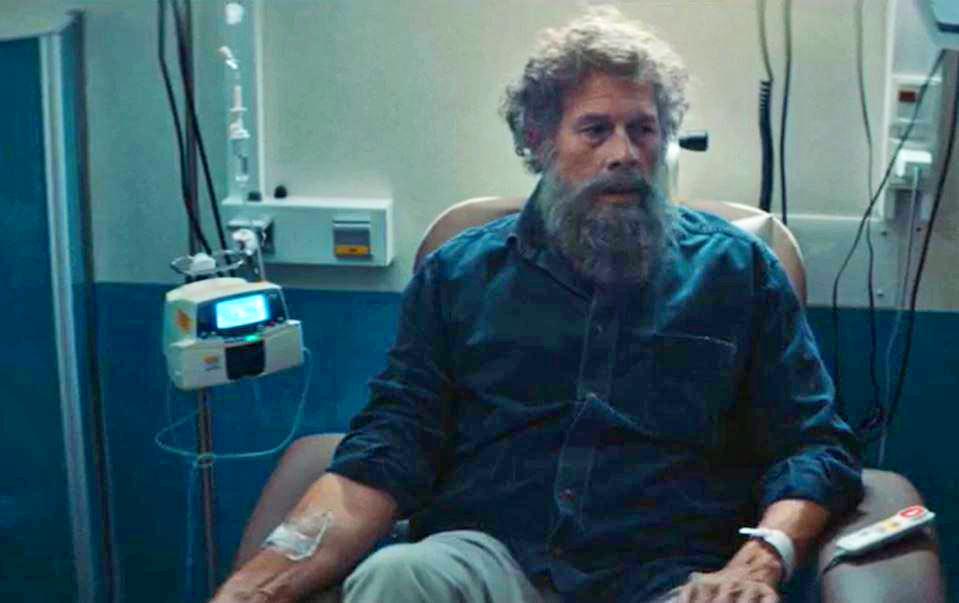 L'acteur belge Johan Heldenbergh interprète un Père Noël atteint d'un cancer dans le spot télé. Gustave-Roussy-Publicis