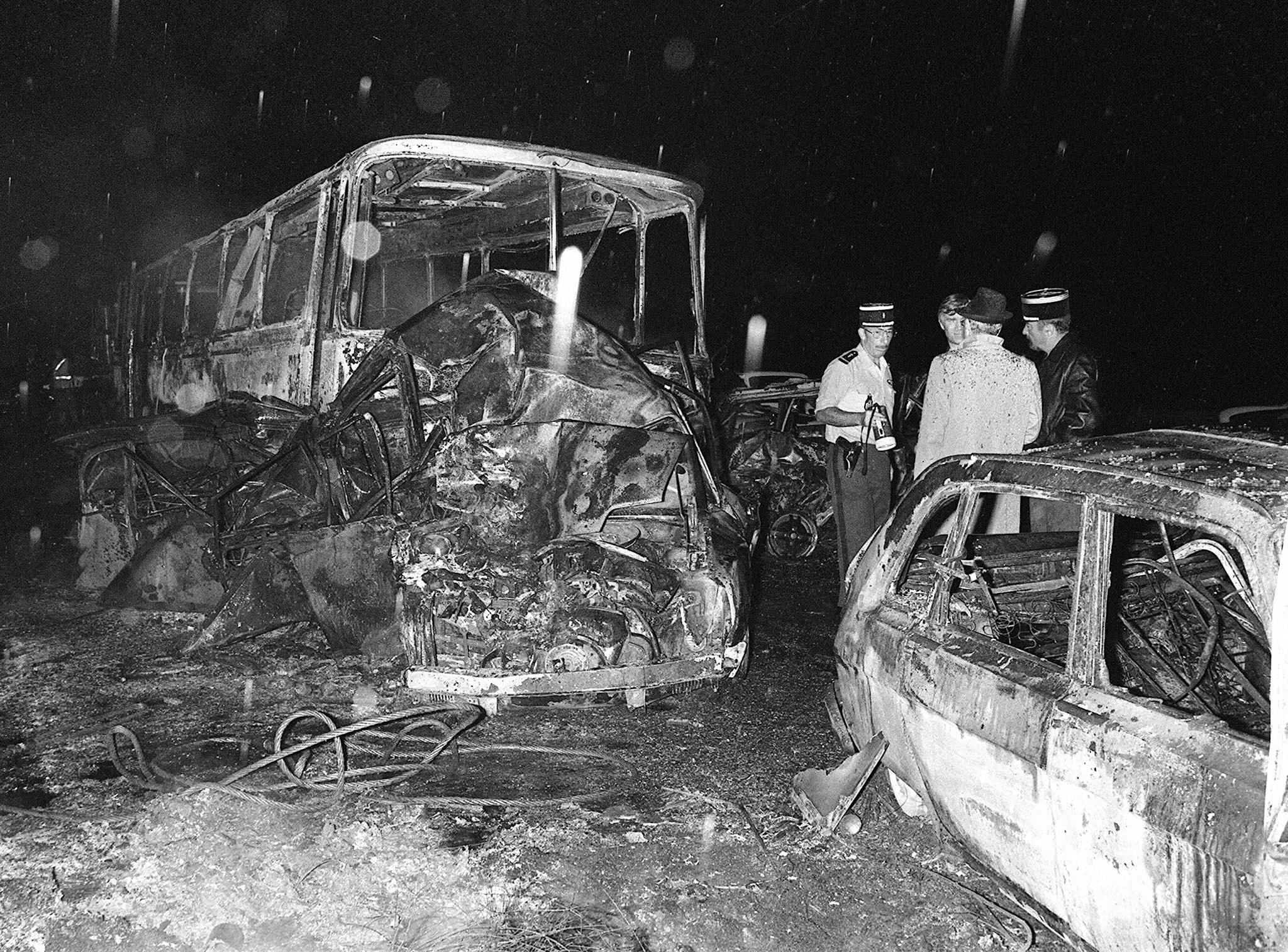 Photo prise le 31 juillet 1982 à Beaune (Côte-d’Or) après l'accident le plus meurtrier de l'histoire de la circulation en France : 53 personnes avaient trouvé la mort dont 44 enfants. AFP/Eric Feferberg