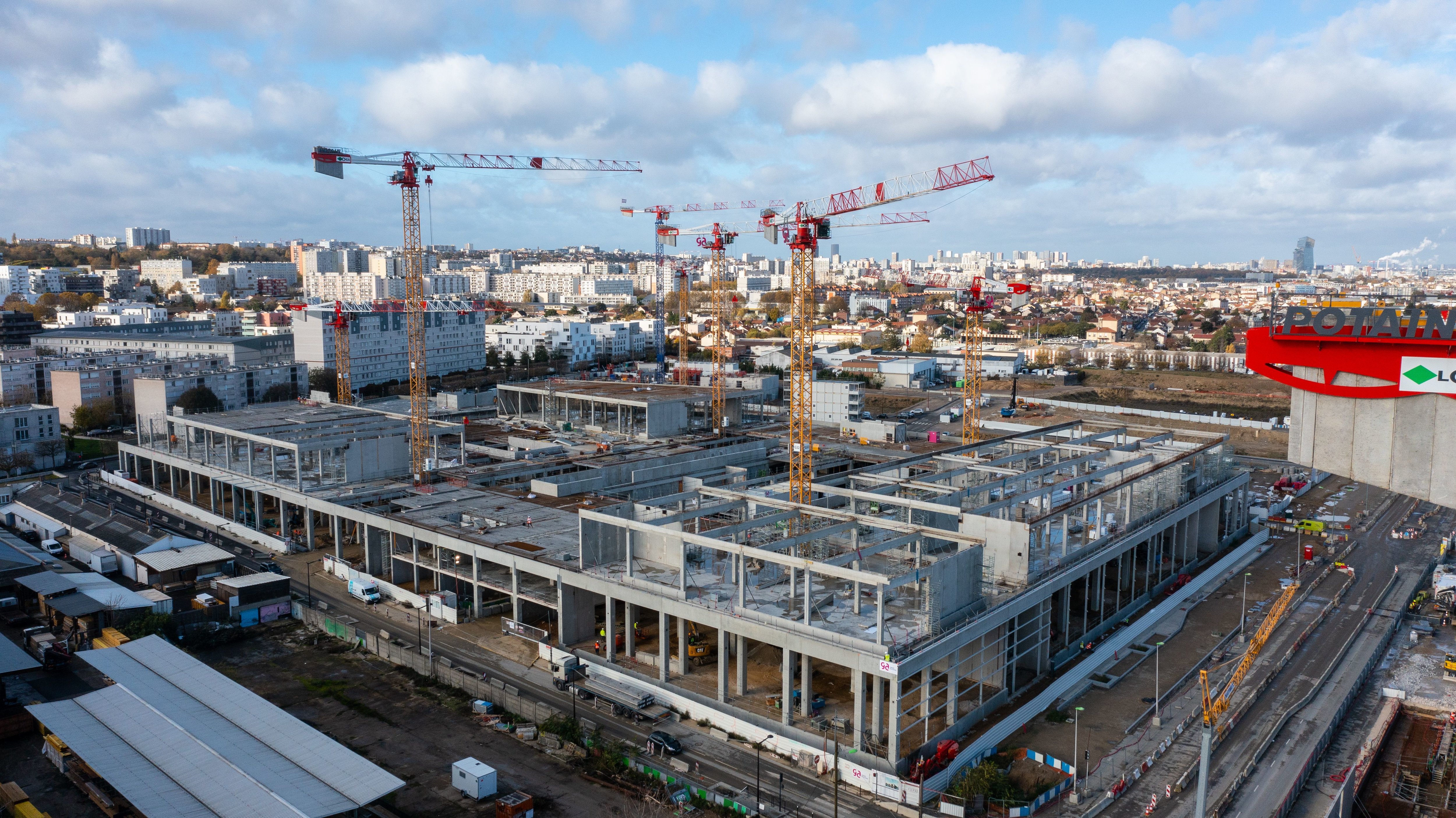 Une photo du chantier du futur hôtel logistique des Ardoines en novembre. ChartierDalix