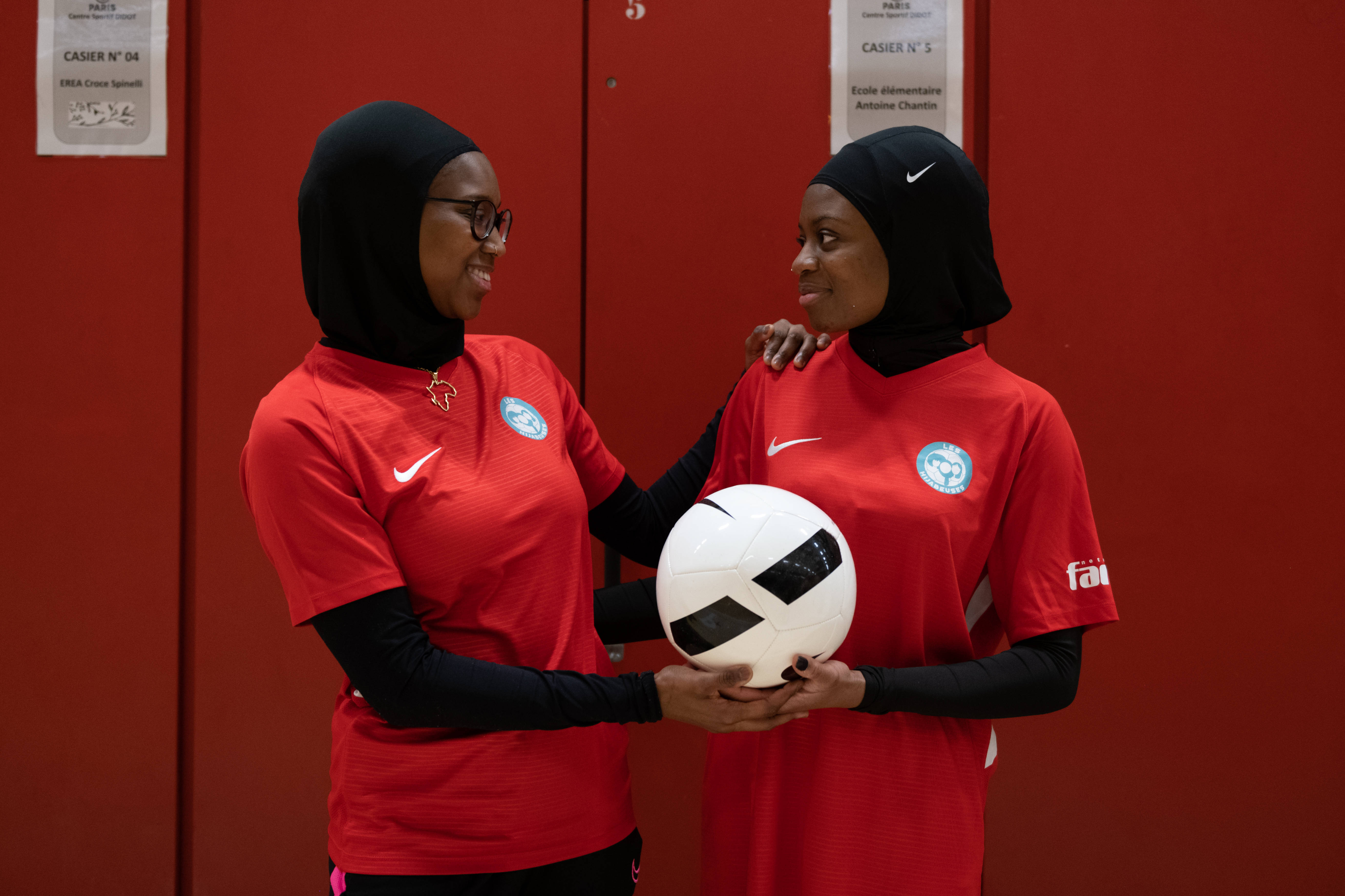 Le collectif Les Hijabeuses, créé en mai 2020, se dresse contre la Fédération française de football qui leur interdit de jouer voilées en compétition. Sipa press/Jeanne Accorsini