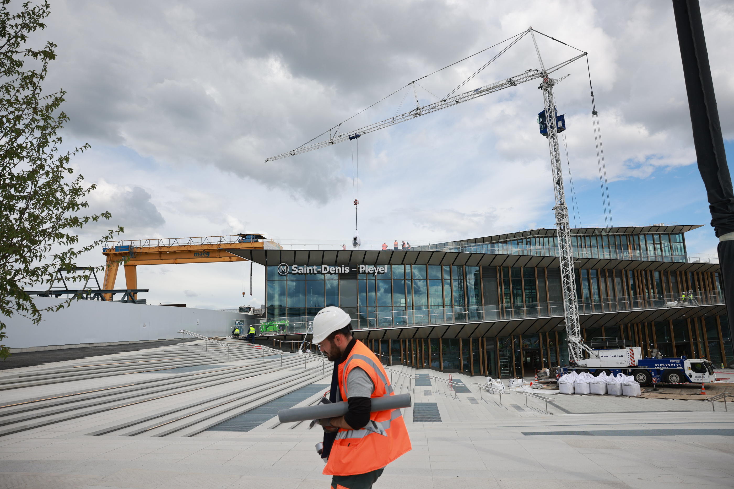 Saint-Denis, le 17 mai 2024. Si la gare de Saint-Denis Pleyel, qui accueillera les passagers de la ligne 14, 15, 16 et 17, est toujours en chantier, le secteur a déjà connu une envolée des prix avec + 9,3 % depuis janvier 2021.