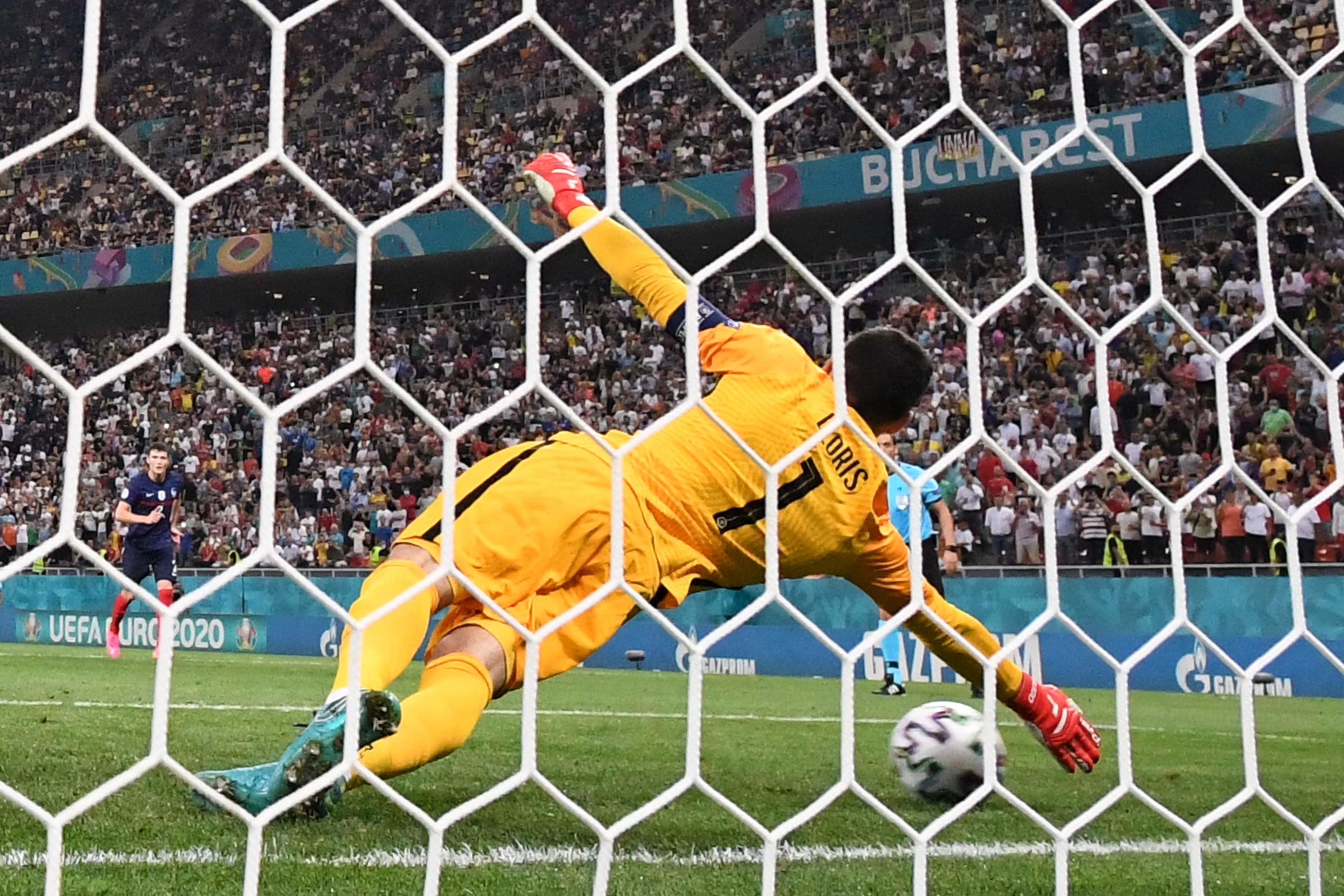France-Suisse : Hugo Lloris stoppe un penalty et sauve la France du 2-0 - Le Parisien