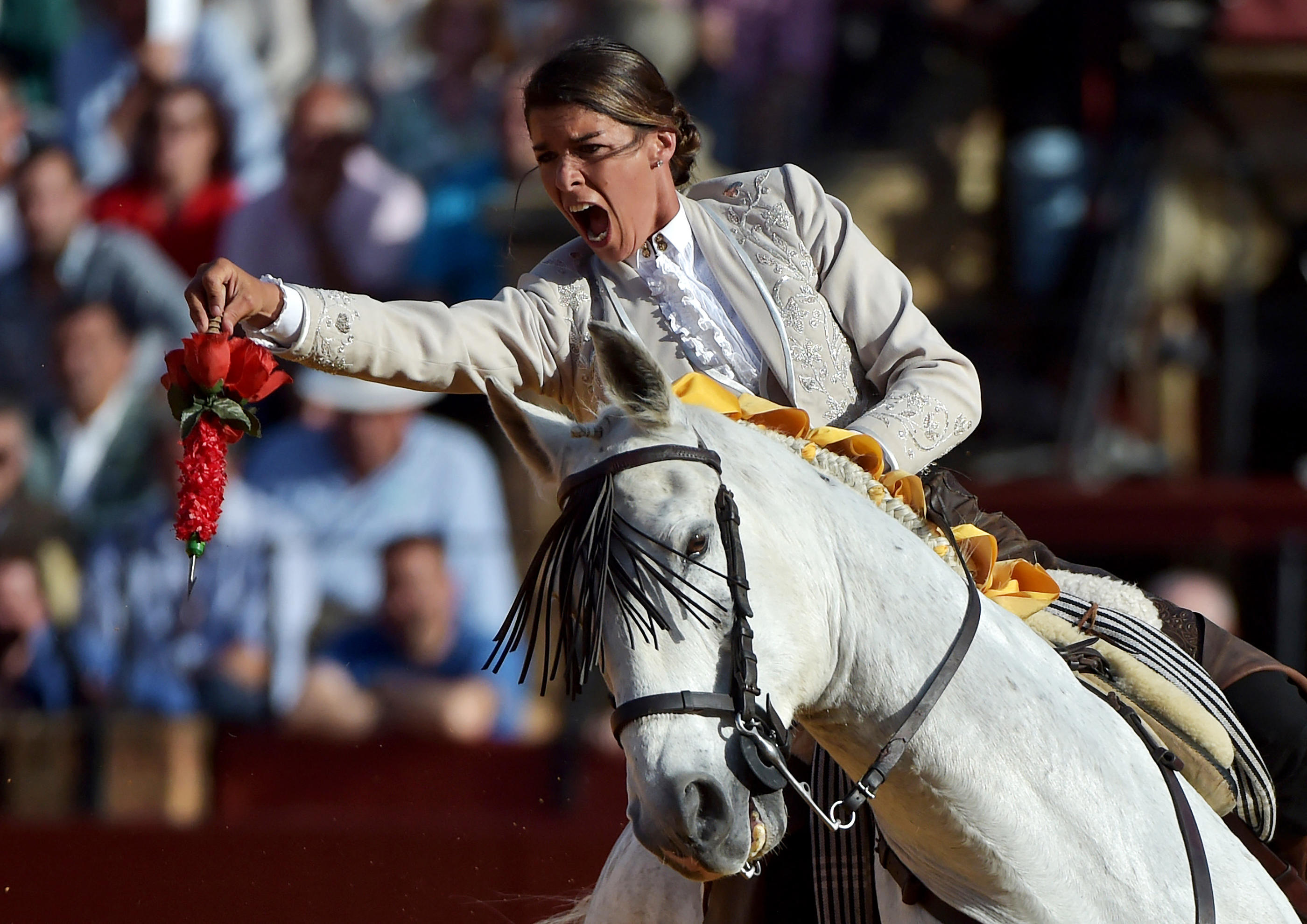 La Nîmoise Léa Vicens, établie près de Séville en Espagne, domine le classement des toreros à cheval stars, installés depuis des années. AFP/Cristina Quicler