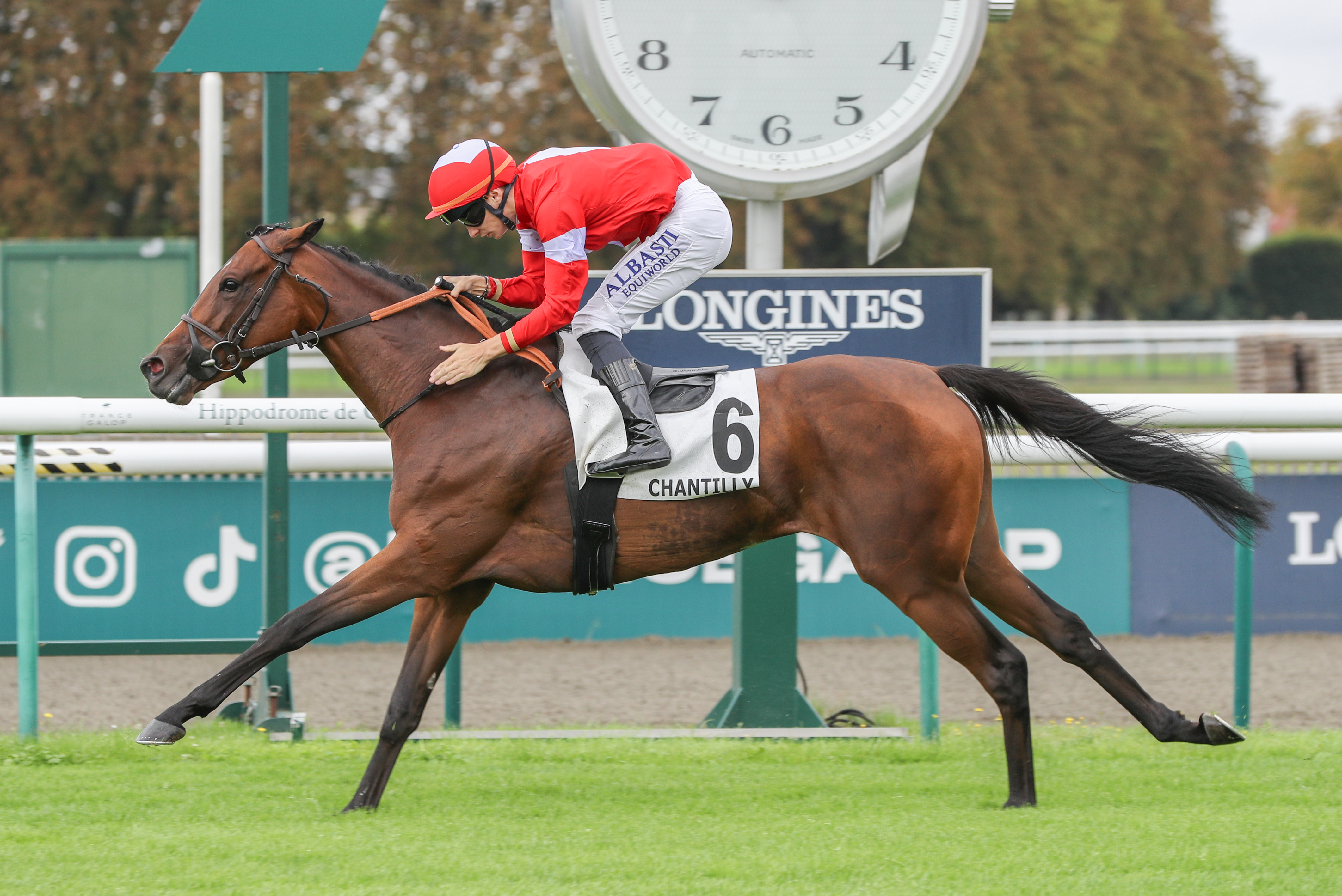 Chantilly (Oise), le 3 Septembre 2024. Iken s'impose brillamment pour la troisième fois au niveau quinté. SCOOPDYGA - FLAMENT P. H.