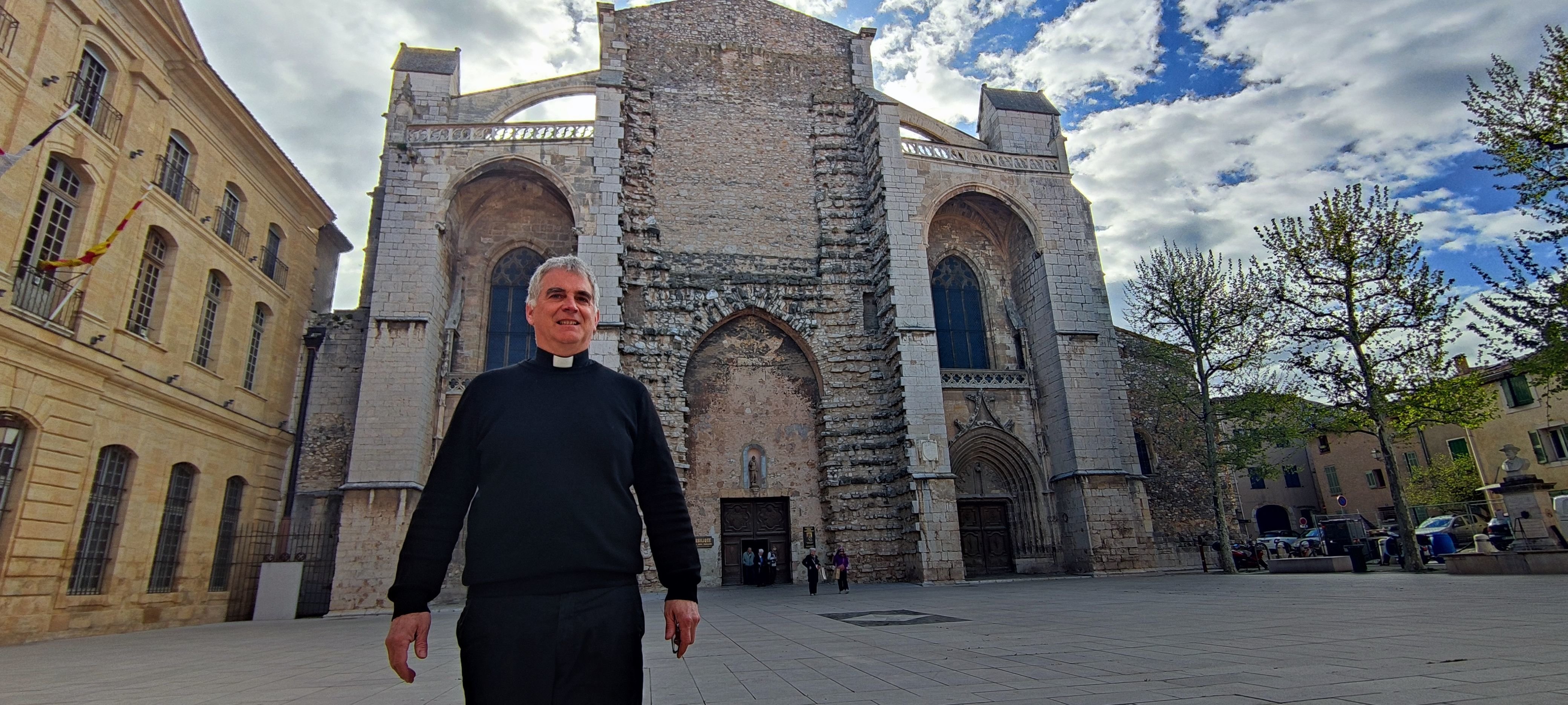 Saint-Maximin (Var), mardi 9 avril. La basilique Sainte-Marie Madeleine et son recteur se préparent à recevoir le chef d'œuvre de Raphaël dans la sacristie. Un portrait original de Marie-Madeleine. LP/Diane Andrésy