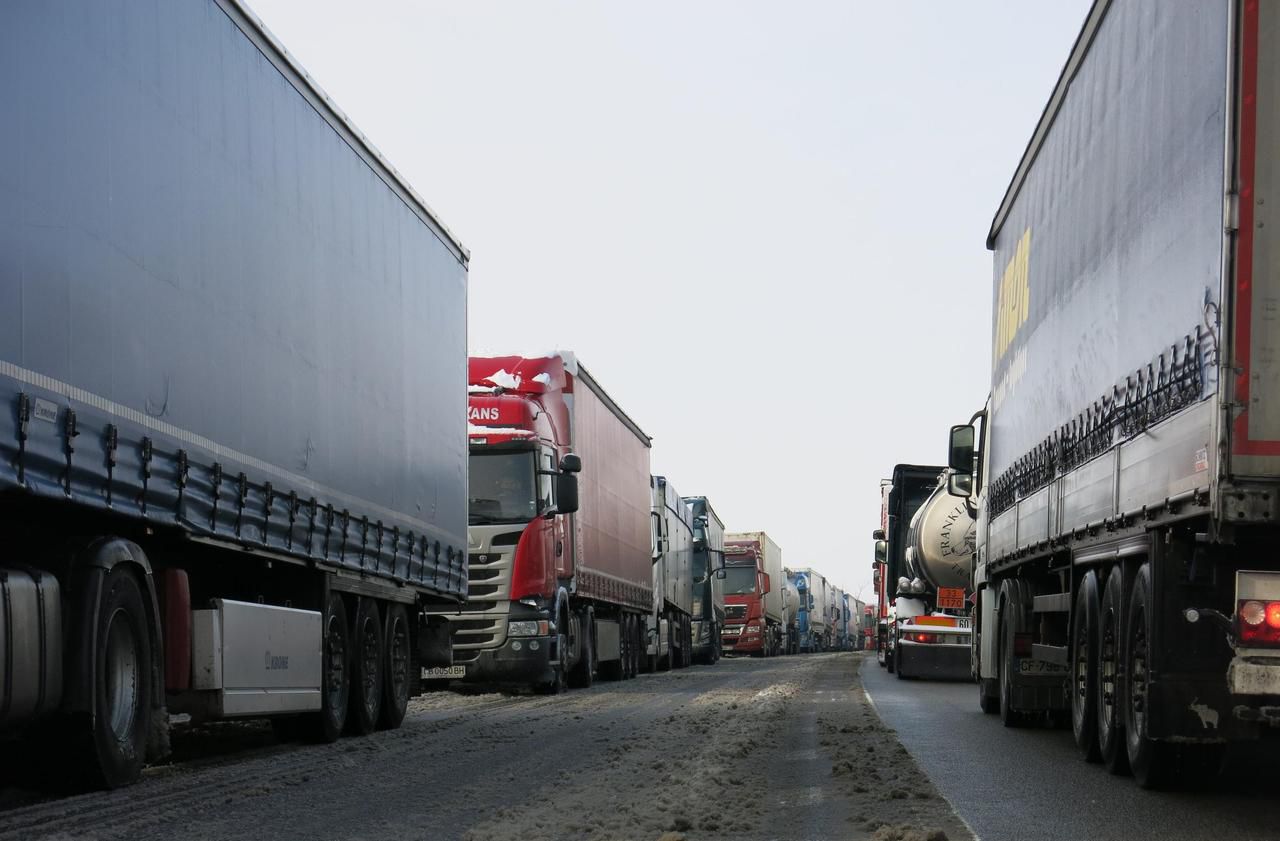 <b></b> Choisy-au-Bac. Un arrêté préfectoral interdisant la circulation des poids lourds de plus de 7,5 t a immobilisé près de 1 300 camions ce mercredi matin, dans l’Oise.