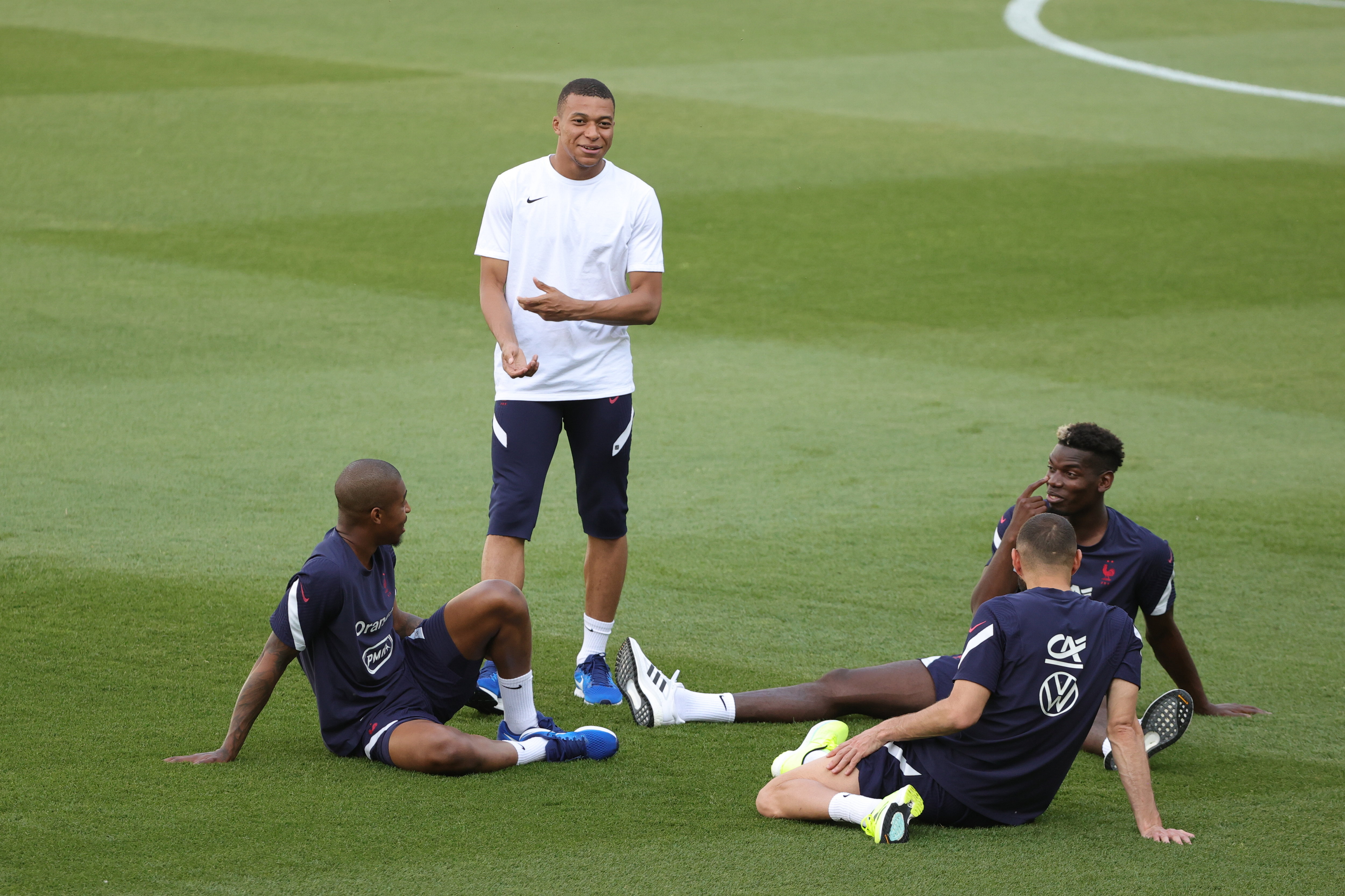 Très à l'aise parmi les cadres de l'équipe de France avec lesquels il échange beaucoup, Kylian Mbappé est en pleine forme et, on l'espère, tout près de toucher au but. LP/Olivier Arandel