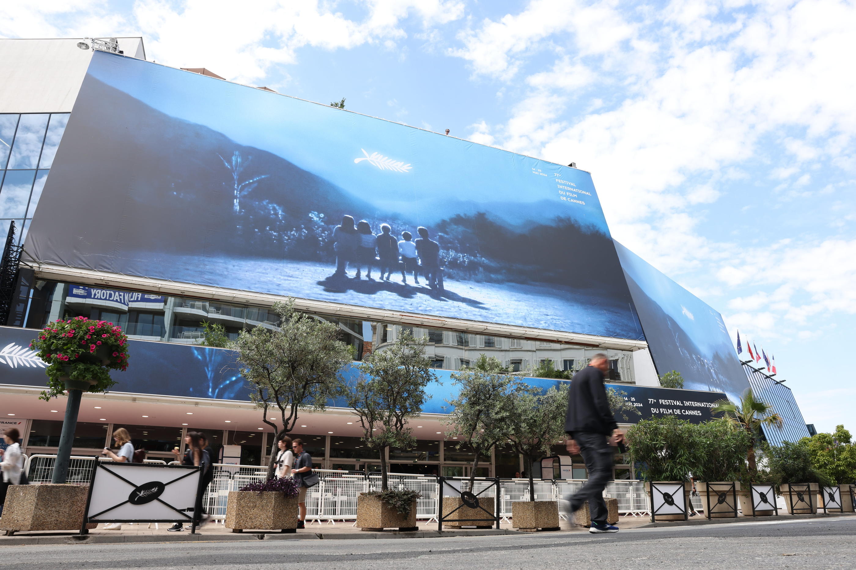 L'affiche officielle du festival de Cannes (Alpes-Maritimes), le 13 mai 2024, à la veille du début du 77e édition du Festival, qui se déroule jusqu'au 25 mai. LP/Fred Dugit