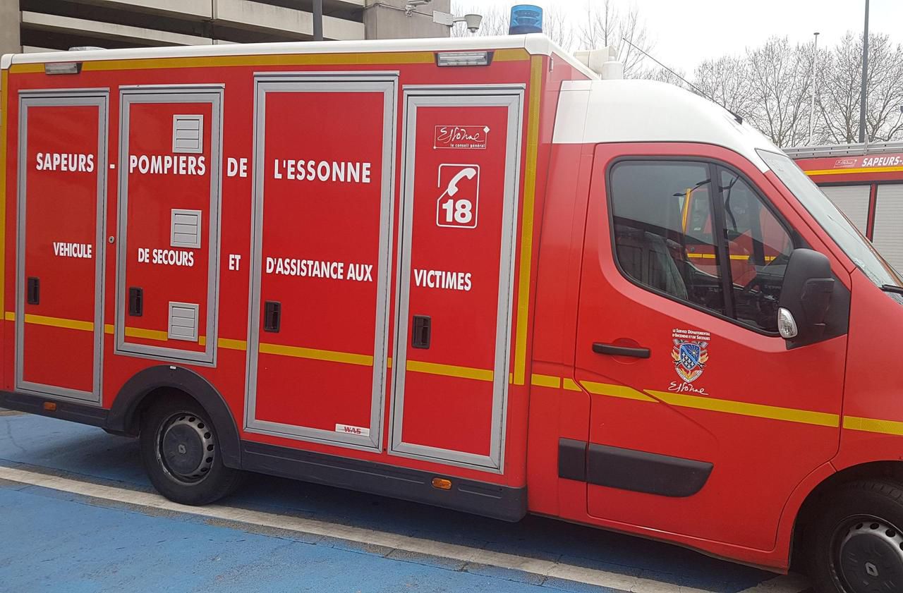 <b></b> Illustration. Un chalet a complètement brûlé dans un feu accidentel. 