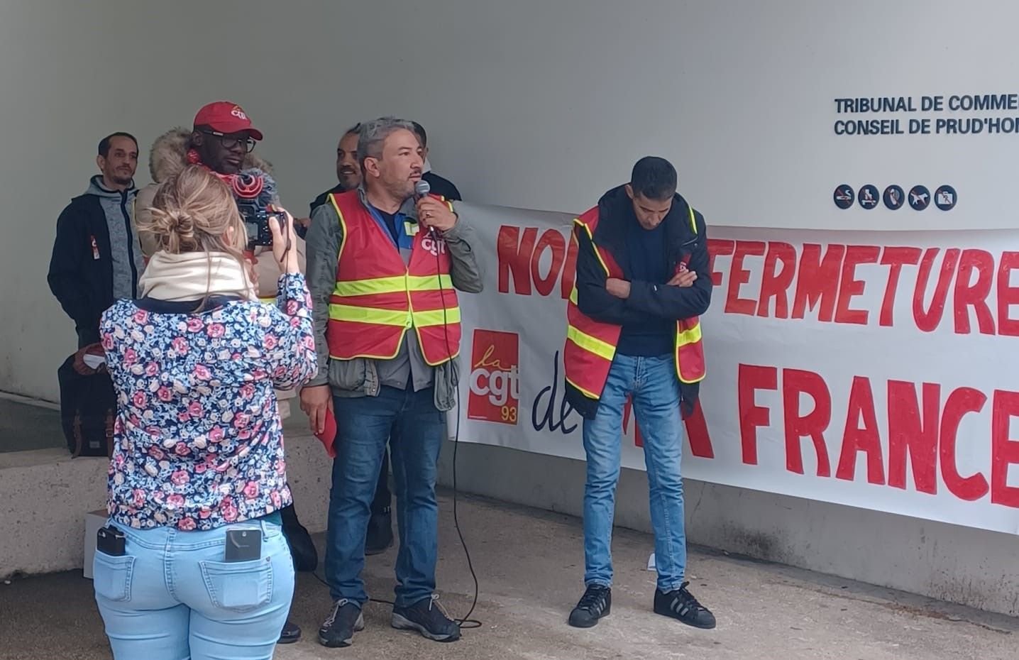 Bobigny (Seine-Saint-Denis), le 6 mai. L'avenir des 280 salariés de Stellantis, basée à Aulnay-sous-Bois, est assombri. À l'appel d'une intersyndicale, ils se sont rassemblés devant le tribunal de commerce. DR