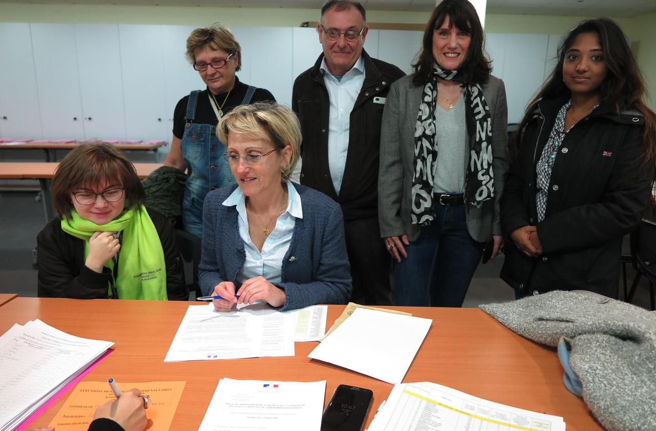 <b></b> Nathalie Groux, la maire de Beaumont-sur-Oise, a fini en deuxième position lors du premier tour le 15 mars. Elle espère une mobilisation plus forte de son électorat le 28 juin prochain.