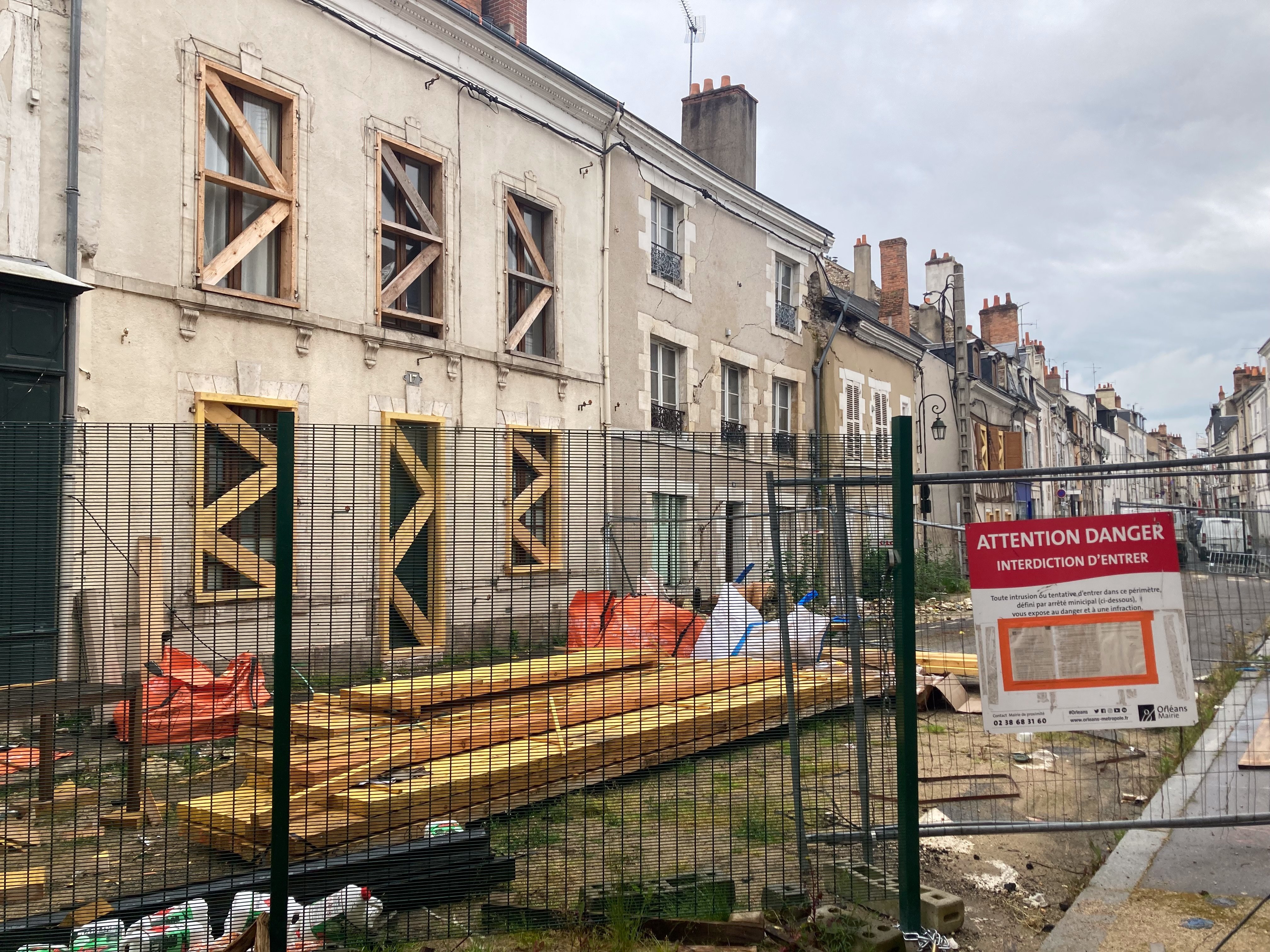Rue de Bourgogne, les travaux de démolition de ces trois immeubles menacés d'effondrement devraient débuter d'ici l'été, deux ans et demi après les premiers affaissements./LP/Christine Berkovicius