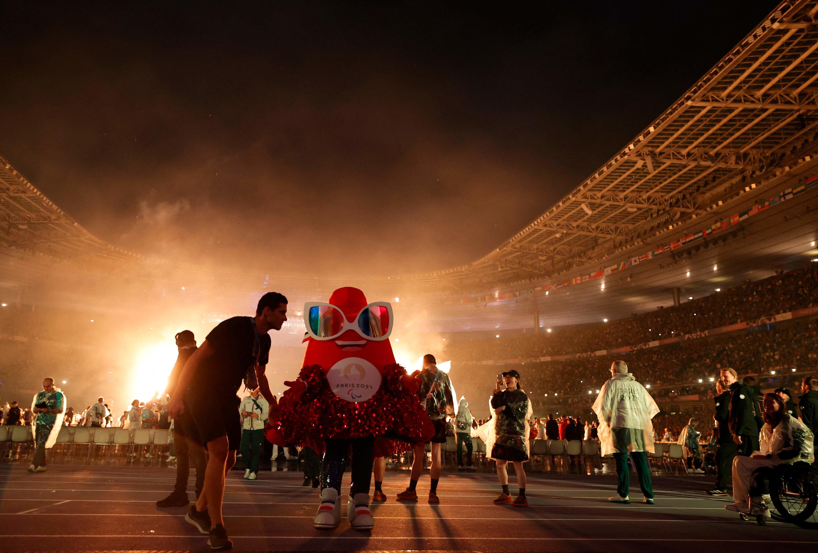 Les phryges ont brillé dans le stade de France et sur les réseaux sociaux lors de la cérémonie de clôture des Jeux paralympiques. AFP/ Thibaud MORITZ