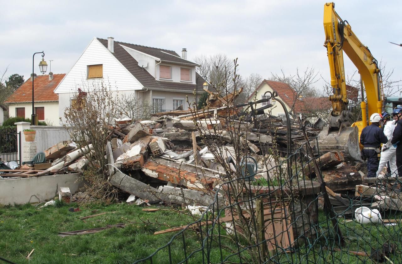 <b></b> Coudray-Montceaux, le 18 mars 2014. L’explosion avait totalement détruit le pavillon.