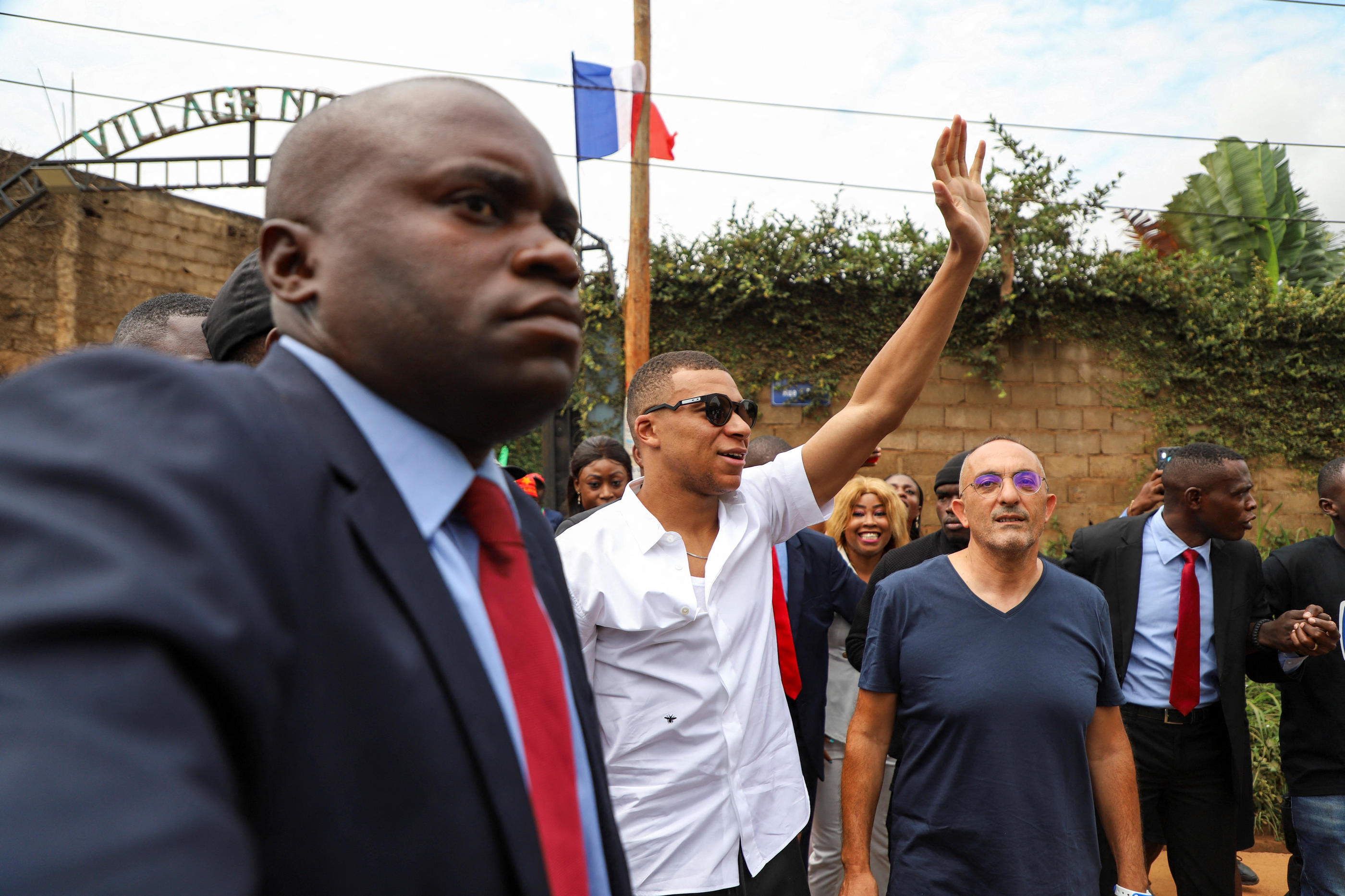Kylian Mbappé, ici le 7 juillet, est en visite au Cameroun jusqu'à samedi. Reuters/Desire Danga Essigue
