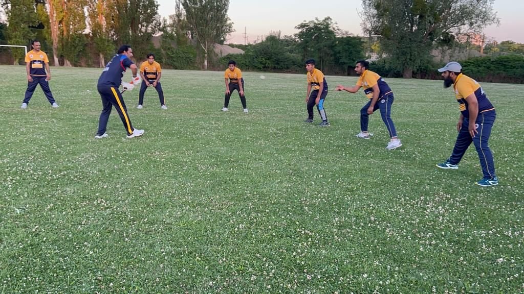Sarcelles (Val d'Oise). Amjad Sandhu, le fondateur du club de cricket en 2014, organise trois entraînements par semaine au stade Émile-Zola. DR