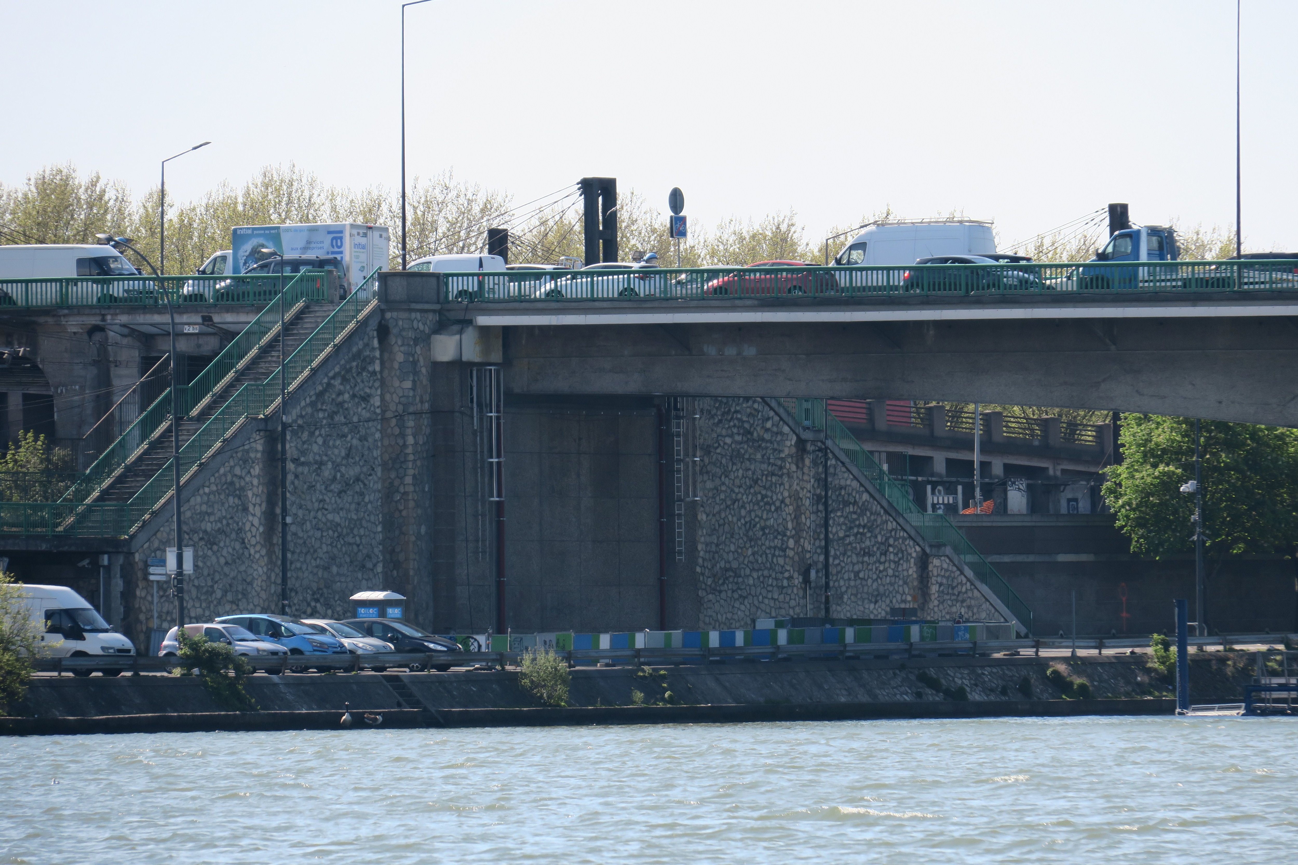 Villeneuve-le-Roi (Val-de-Marne), le 20 avril 2023. Le pont reliant Villeneuve-Saint-Georges à Villeneuve-le-Roi est emprunté chaque jour par 25 000 véhicules. LP/Marine Legrand