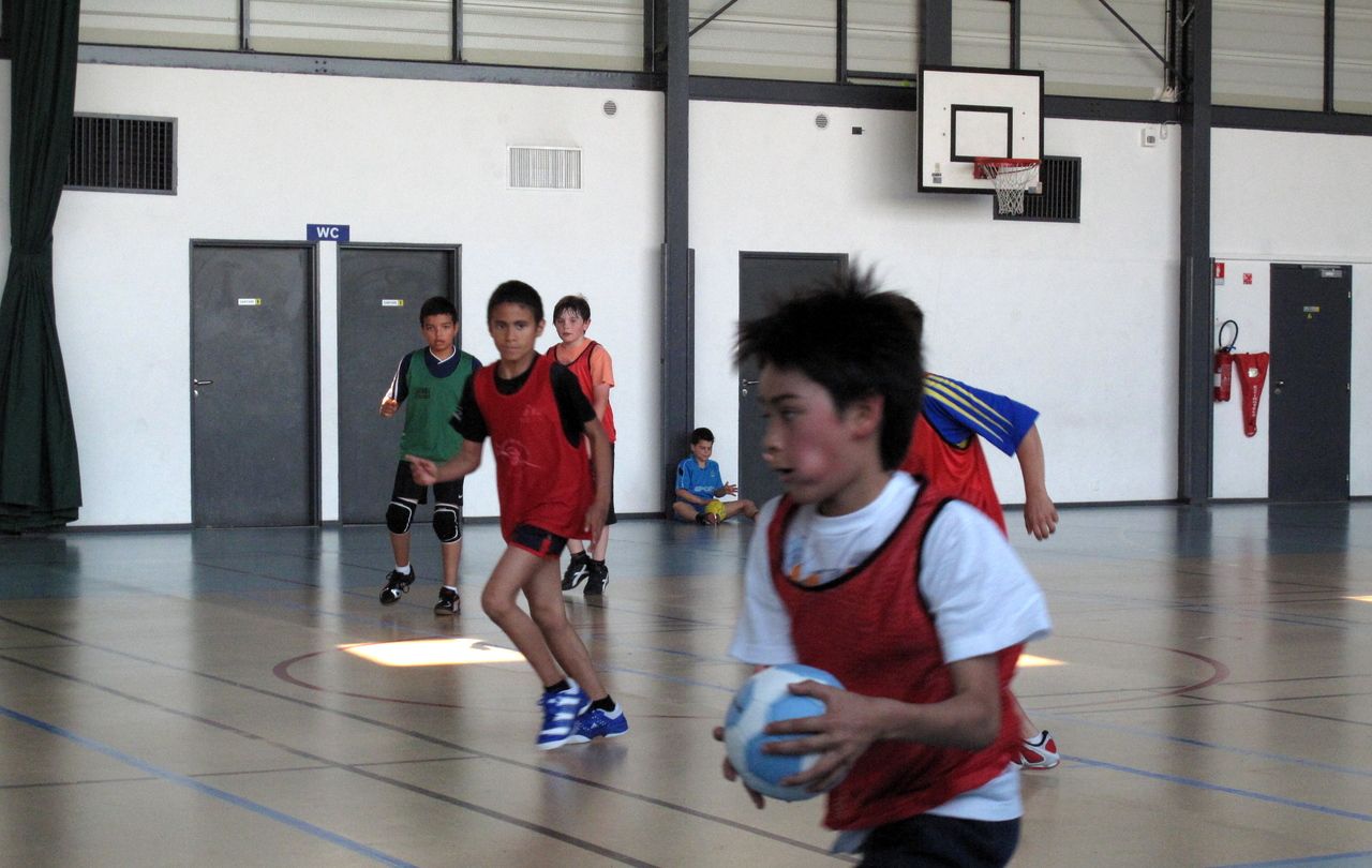 <b>Illustration.</b> Les jeunes de 9 à 18 ans vont pouvoir apprendre les bases du handball. Ils auront ainsi peut-être l’envie de prendre une licence à la rentrée. 