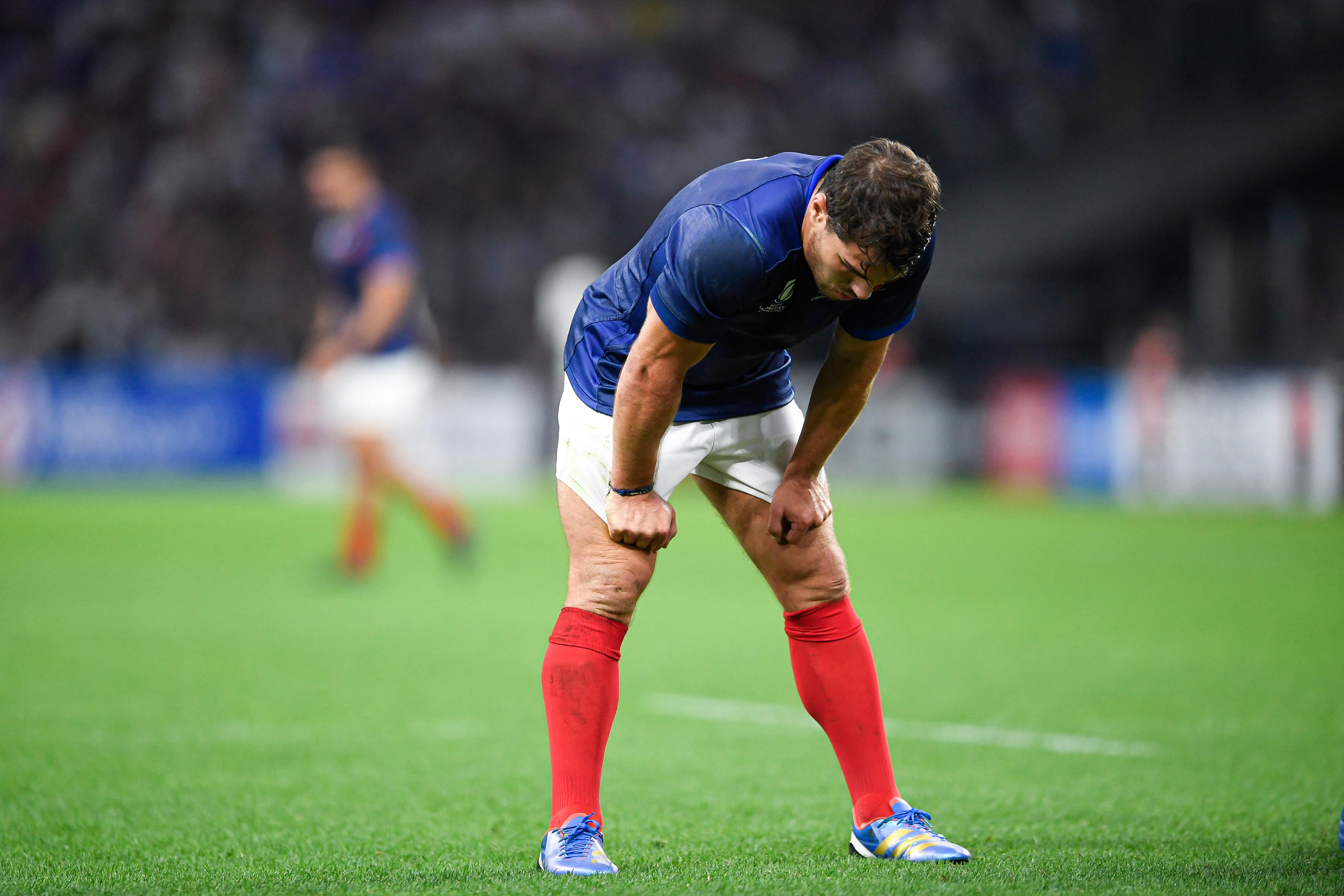 Après sa blessure jeudi contre la Namibie, il n'est pas sûr que le public français revoit Antoine Dupont lors de cette Coupe du monde. Icon Sport