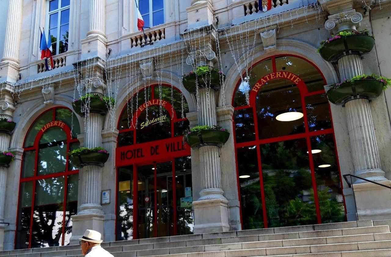 <b></b> L’Hôtel de Ville de Givors (Rhône) est convoité par quatre listes au second tour des municipales.