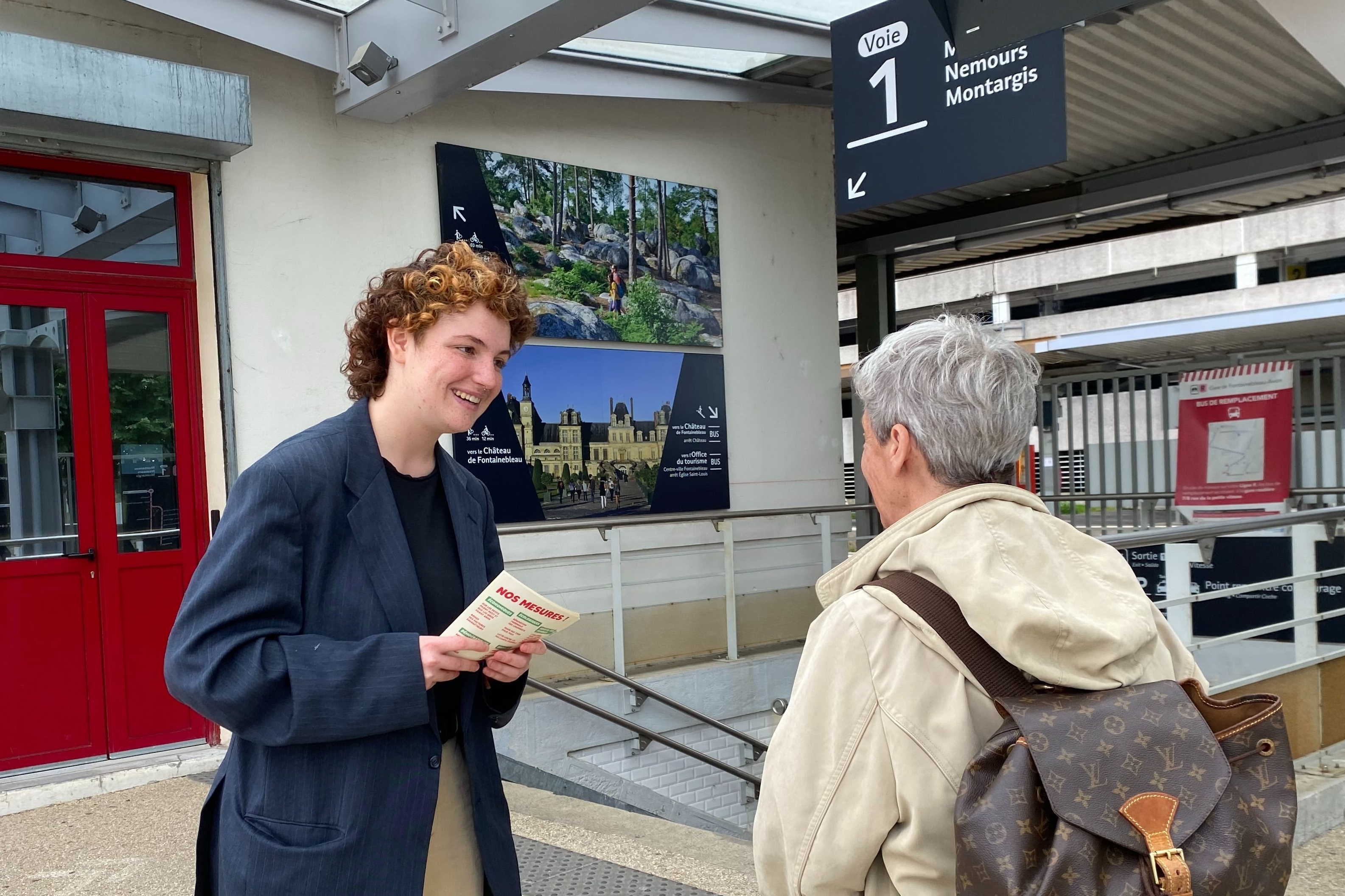 Gare de Fontainebleau-Avon, jeudi 20 juin. Nour Benaïssa-Watbot dit avoir rejoint les rangs de LFI dans le but de défendre les services publics : l’école, les hôpitaux… LP/C.L.