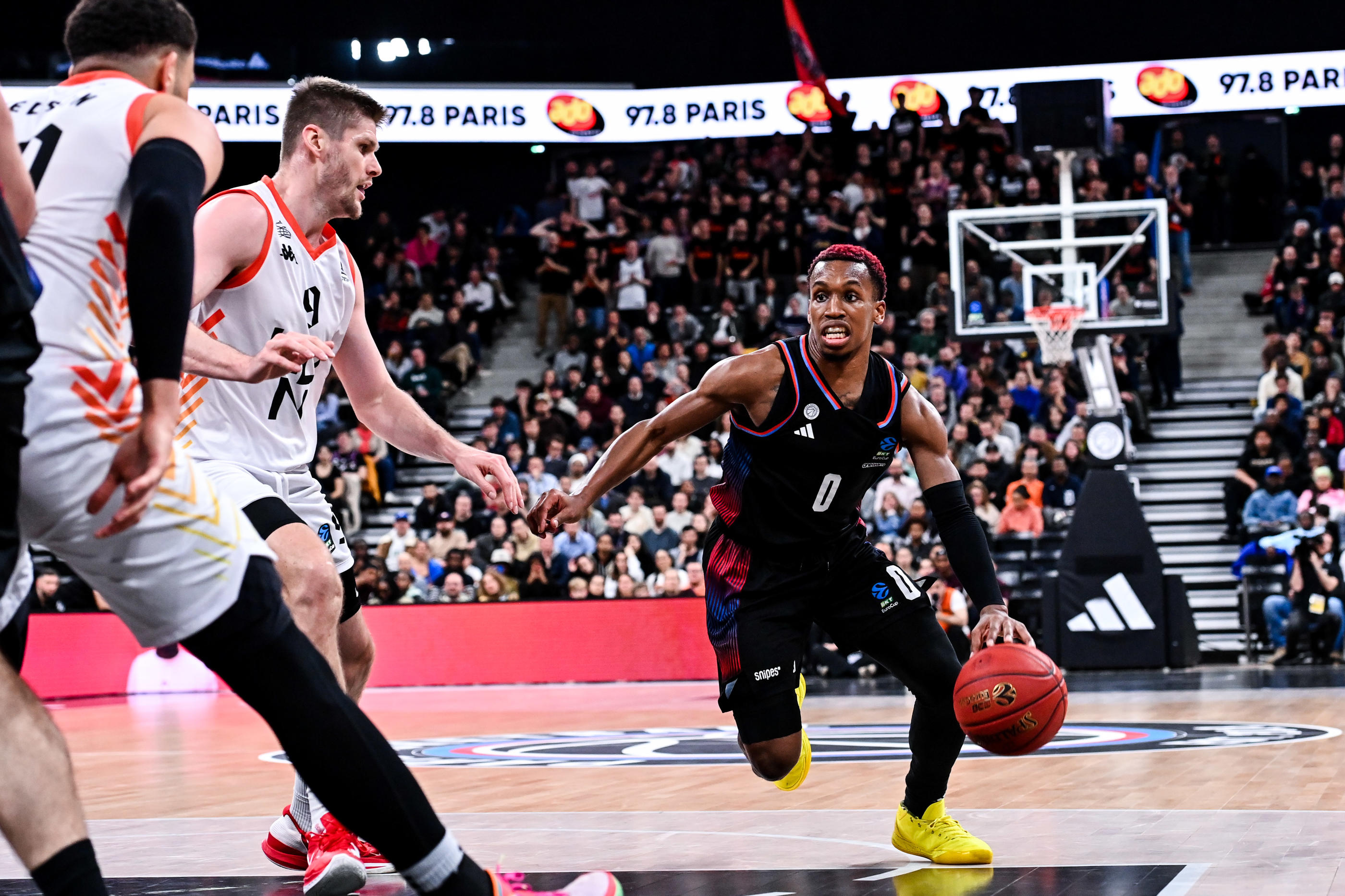 T.J. Shorts et le Paris Basketball peuvent boucler la demi-finale et se rapprocher de l'Euroligue en cas de victoire ce vendredi à Londres. Sandra Ruhaut/Icon Sport.