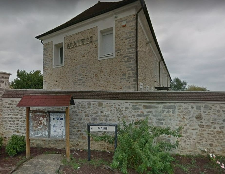 Chevannes (Essonne), le 5 décembre 2022. La mairie est placée sous scellés dans le cadre d'une enquête pour faux en écriture et usage de faux. Elle est fermée du 5 au 9 décembre inclus. Google Street View