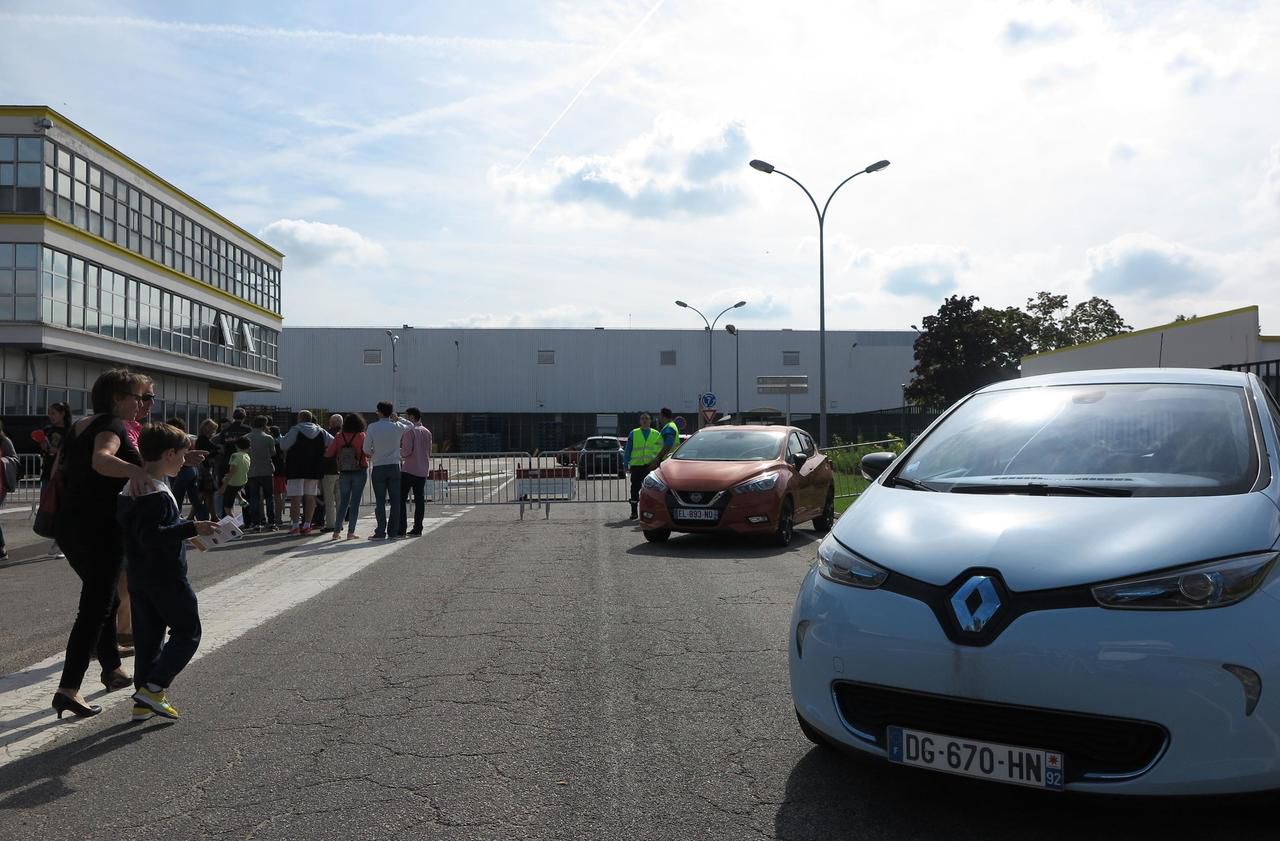 <b></b> Flins-sur-Seine, ce samedi  A l’usine Renault, la journée portes ouvertes permet au public de réaliser des essais sur les trois voitures fabriquées sur place : la Clio, la Nissan Micra et la Zoé, 100 % électrique. 