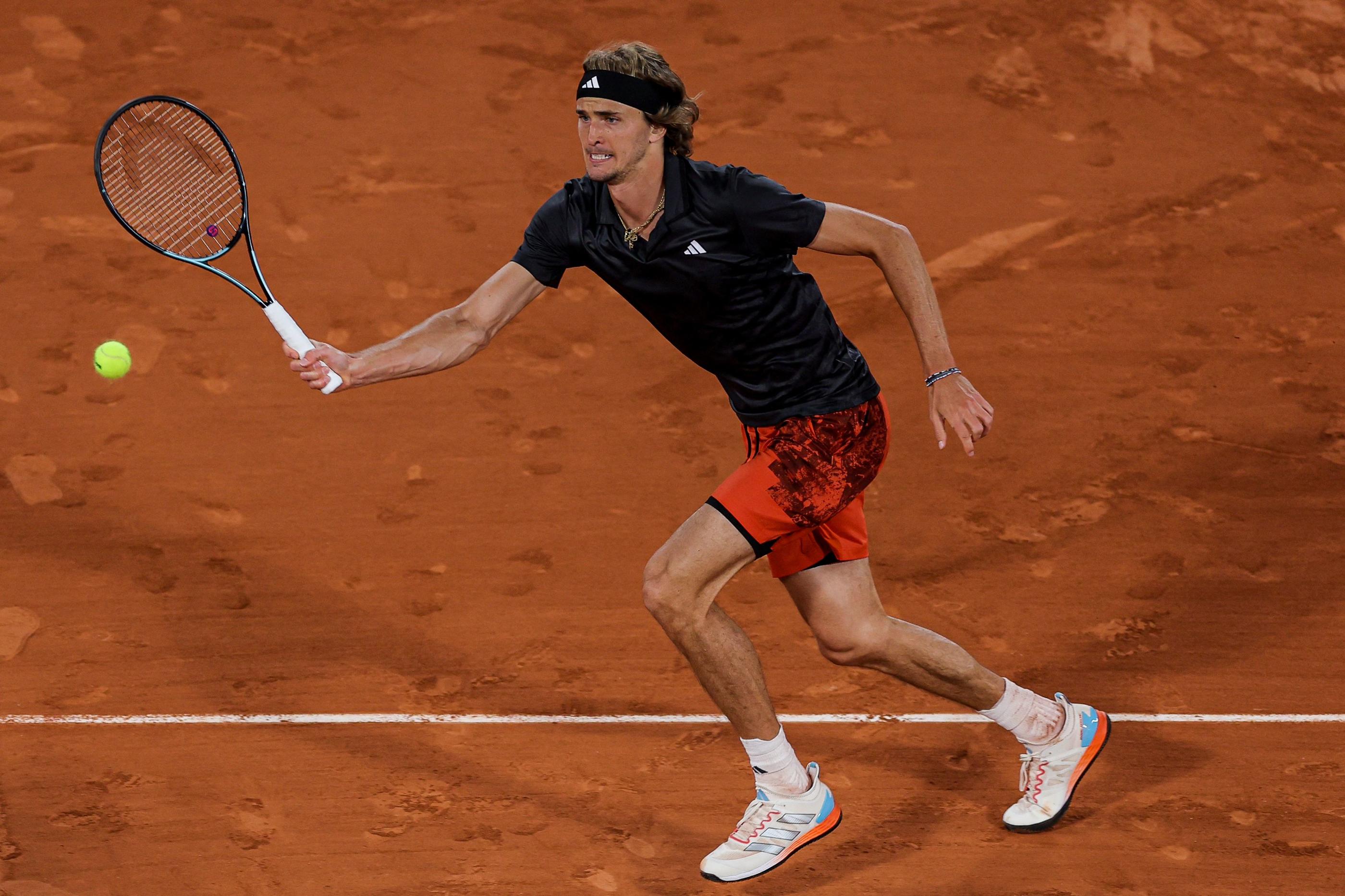 Germany's Alexander Zverev plays a forehand return to US Frances Tiafoe during their men's singles match on day seven of the Roland-Garros Open tennis tournament at the Court Philippe-Chatrier in Paris on June 3, 2023. (Photo by Thomas SAMSON / AFP)