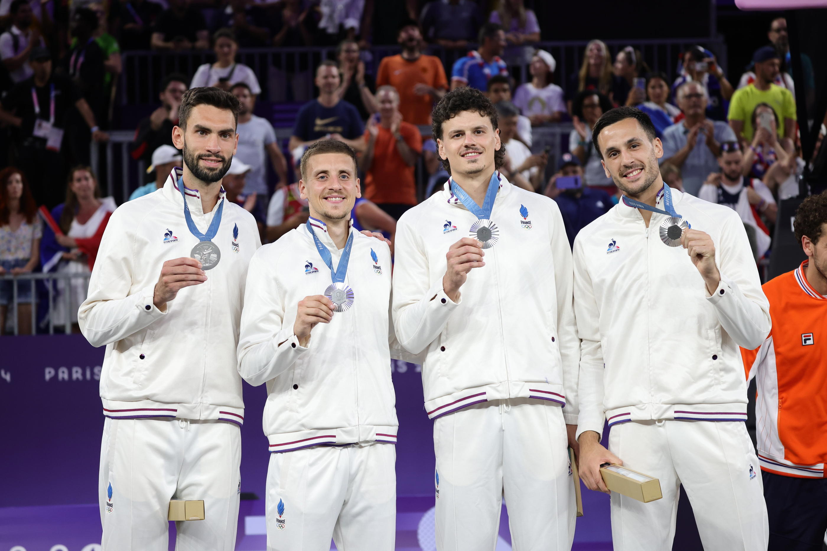 Paris, ce lundi 5 août. Lucas Dussoulier, Thimothé Vergiat, Jules Rambaut et Franck Seguela ont apporté la médaille d'argent basket 3x3, une discipline en mal de reconnaissance en France. LP/Olivier Arandel