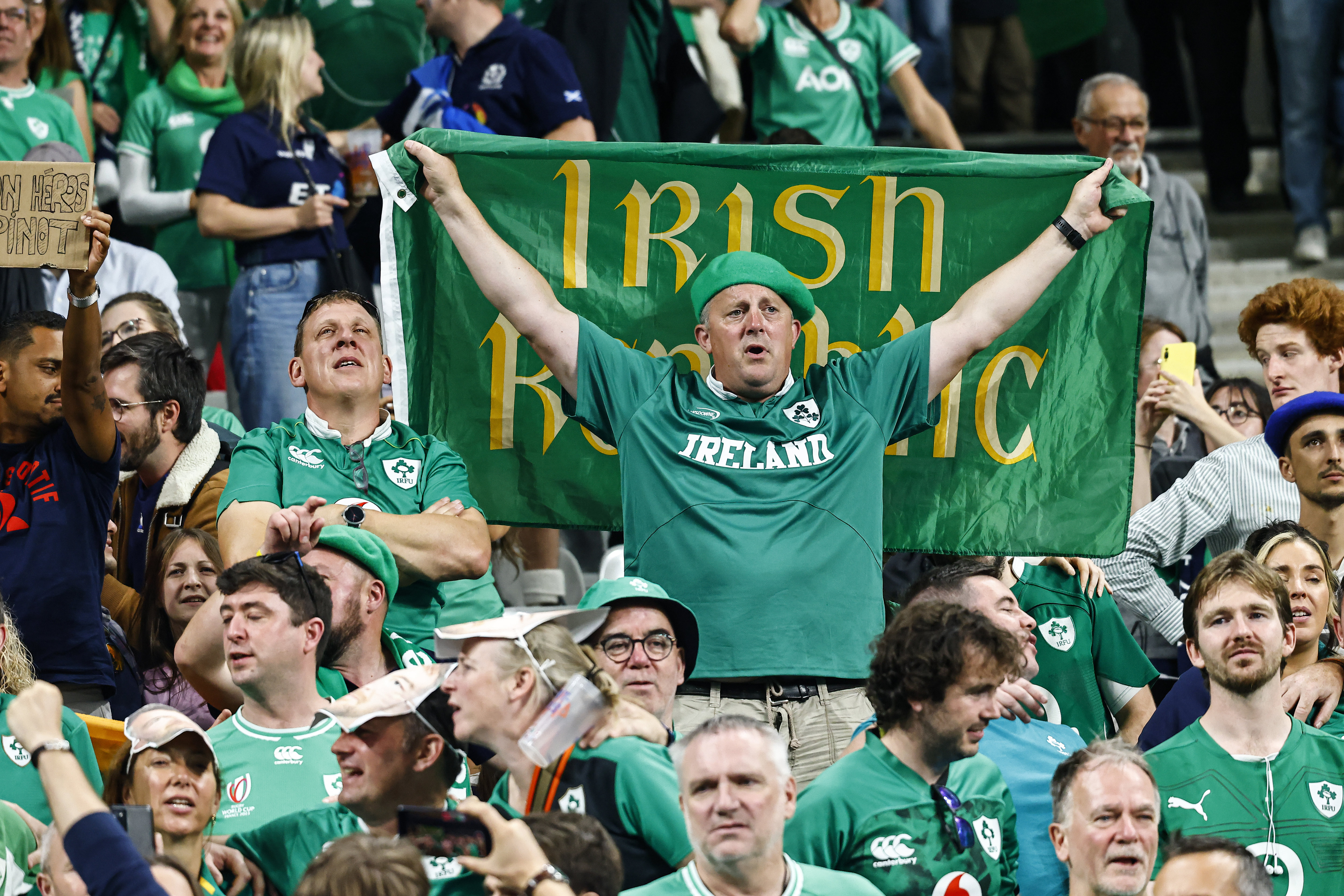 Saint-Denis, Stade de France, le 7 octobre. Les supporters irlandais qui n'ont pas de billets pour le quart de finale contre la Nouvelle-Zélande, ce samedi soir, pourront trouver refuge dans un bar. LP/Olivier Corsan