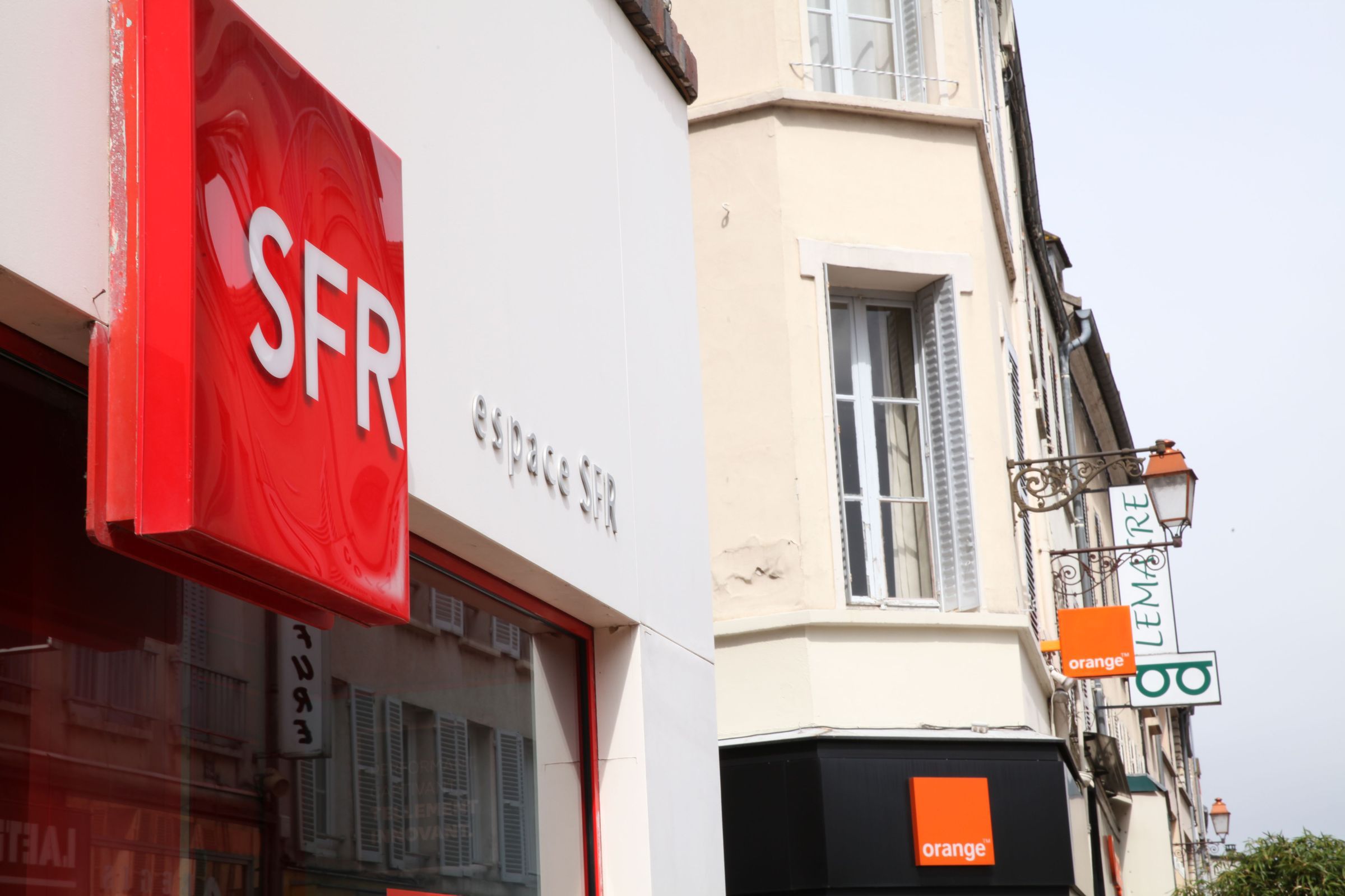 Les voleurs sont soupçonnés d’avoir le 14 mars dernier à Rueil-Malmaison (Hauts-de-Seine) attaqués une boutique SFR pour faire main basse sur le stock.