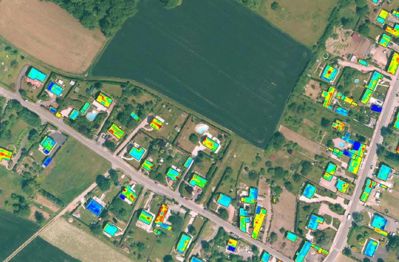 <b></b> Illustration. Un avion avait survolé les communes de la Picardie Verte pour effectuer des relevés thermographiques des bâtiments.