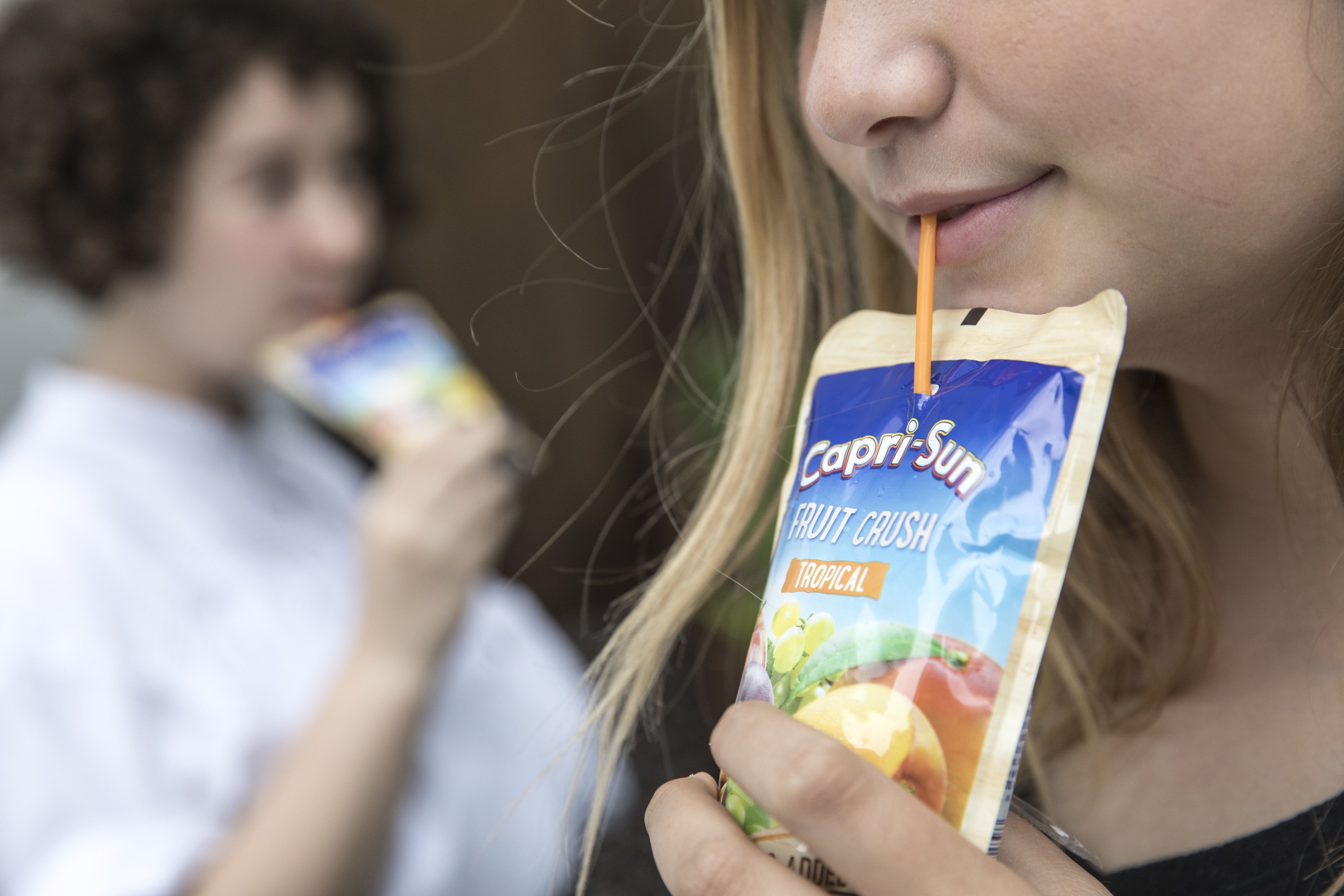 Un retour de la paille en plastique des Capri-Sun ? C'est le sujet de la pétition lancée par le fabricant suisse qui souhaite demander une dérogation pour vendre à nouveau ces pailles aux lieux des pailles en carton recyclable imposées. LP/Arnaud Dumontier