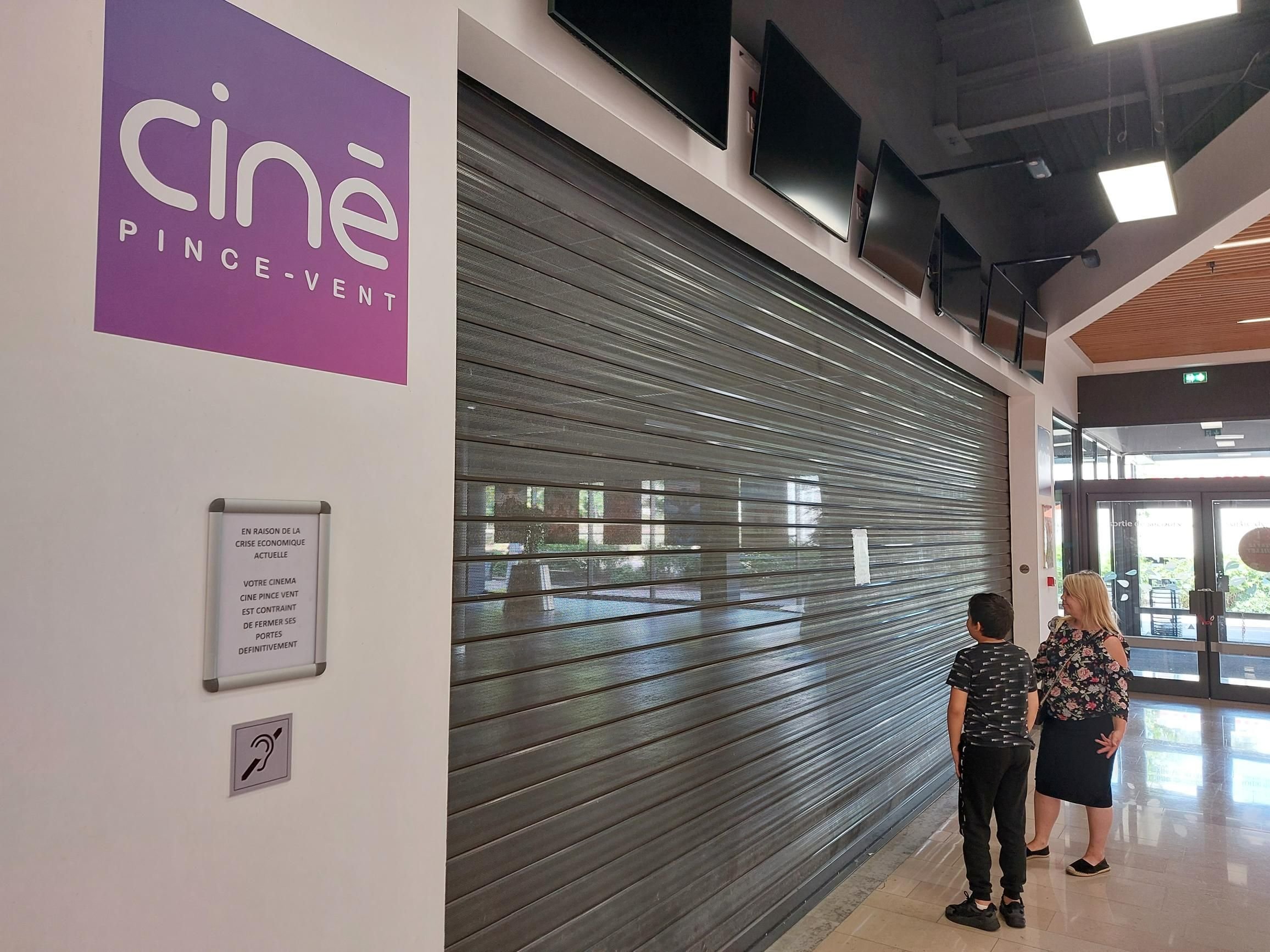 Chennevières (Val-de-Marne), ce jeudi. Le cinéma du centre commercial Pince-Vent a définitivement fermé ses portes mercredi soir pour des raisons financières. LP/Laure Parny
