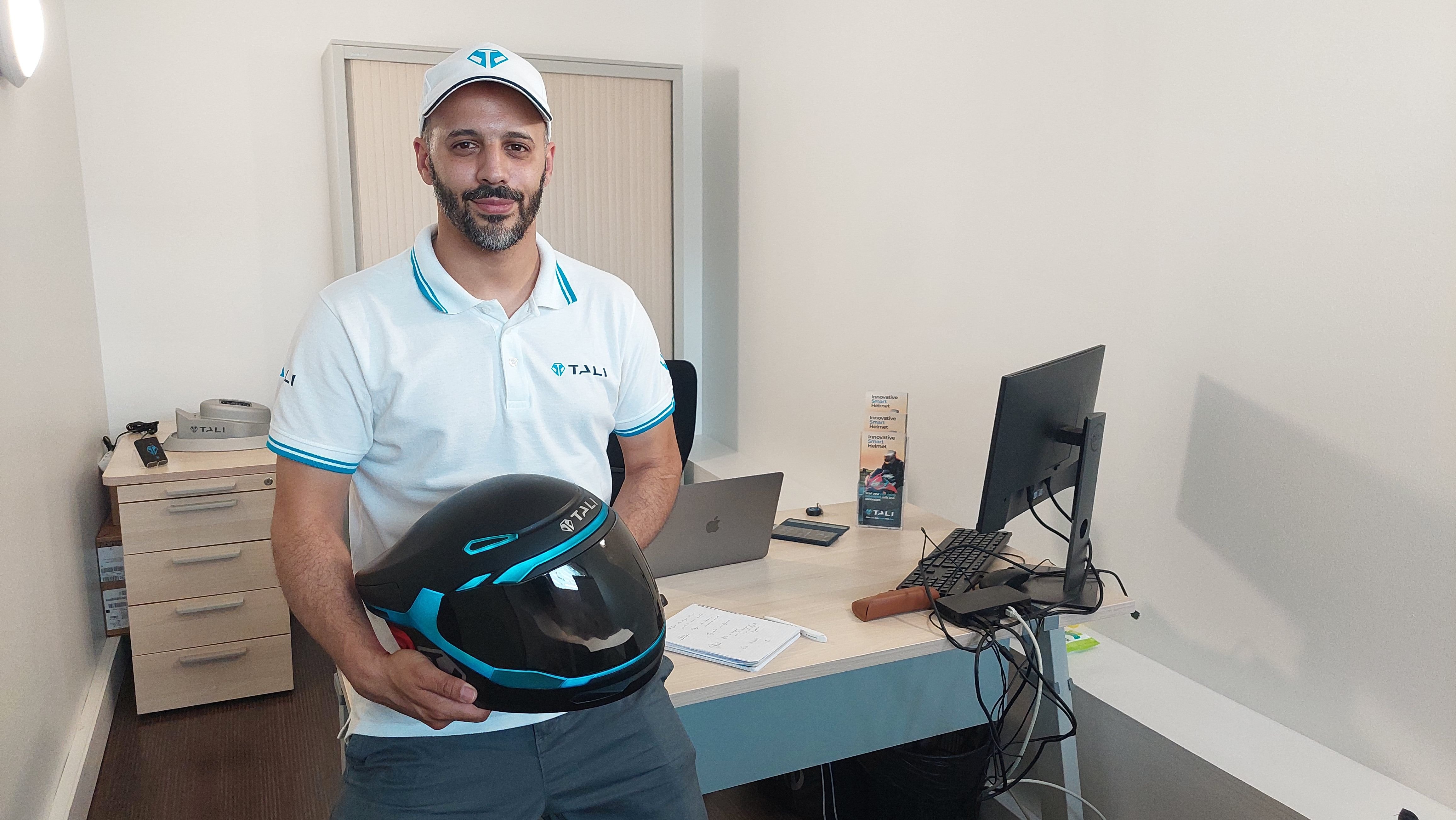 Issam Tali (dans son bureau à Mantes-la-Jolie, le 16 juin) a inventé un casque de moto connecté. LP/Mehdi Gherdane