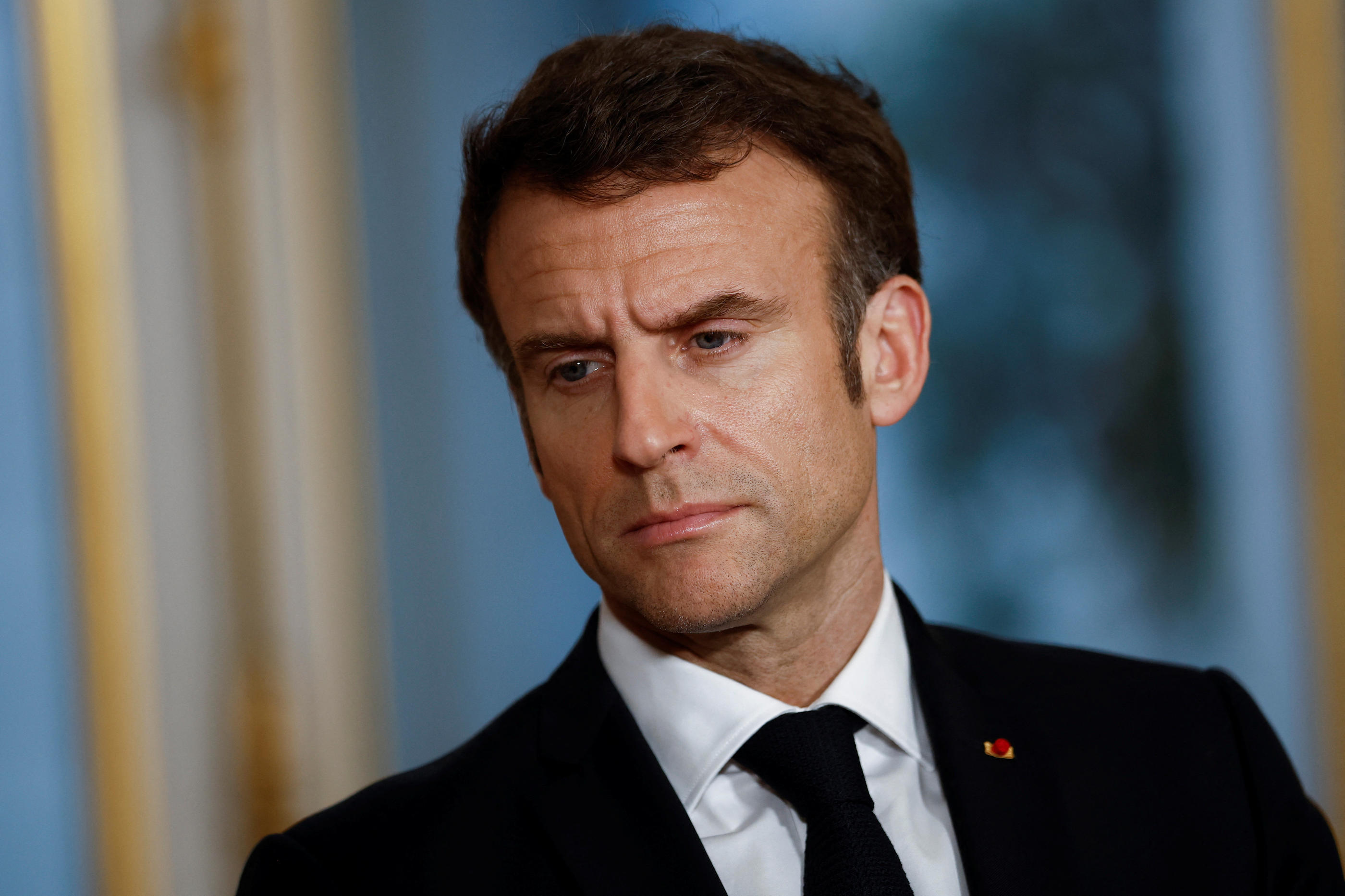 Bien décidé à sortir de l'impopulaire séquence des retraites, Emmanuel Macron compte lancer de nouvelles réformes. Mais certains, au sein même de son camp, le mettent en garde de ne pas aller trop vite. Reuters/Yoan Valat