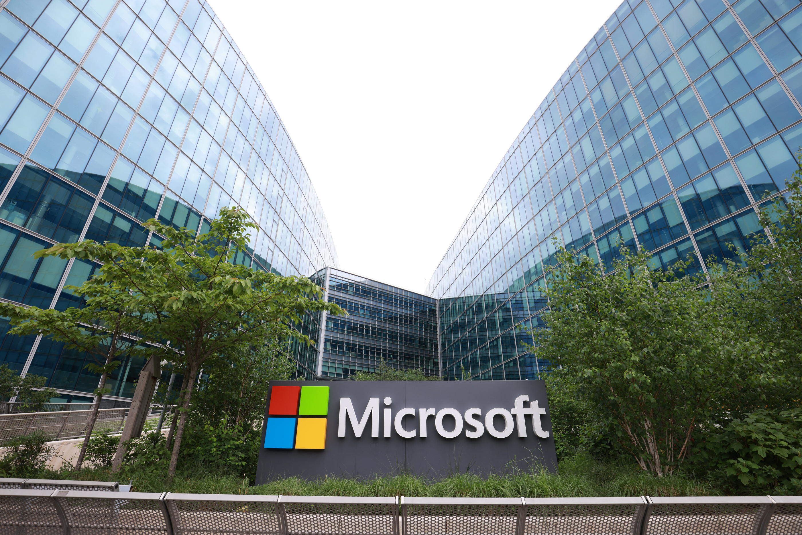 Microsoft (ici son siège à Issy-les-Moulineaux ce dimanche) engage 4 milliards d’euros dans le pays, soit le troisième plus gros investissement depuis la création du sommet Choose France, en 2018. LP/ OLivier Arandel