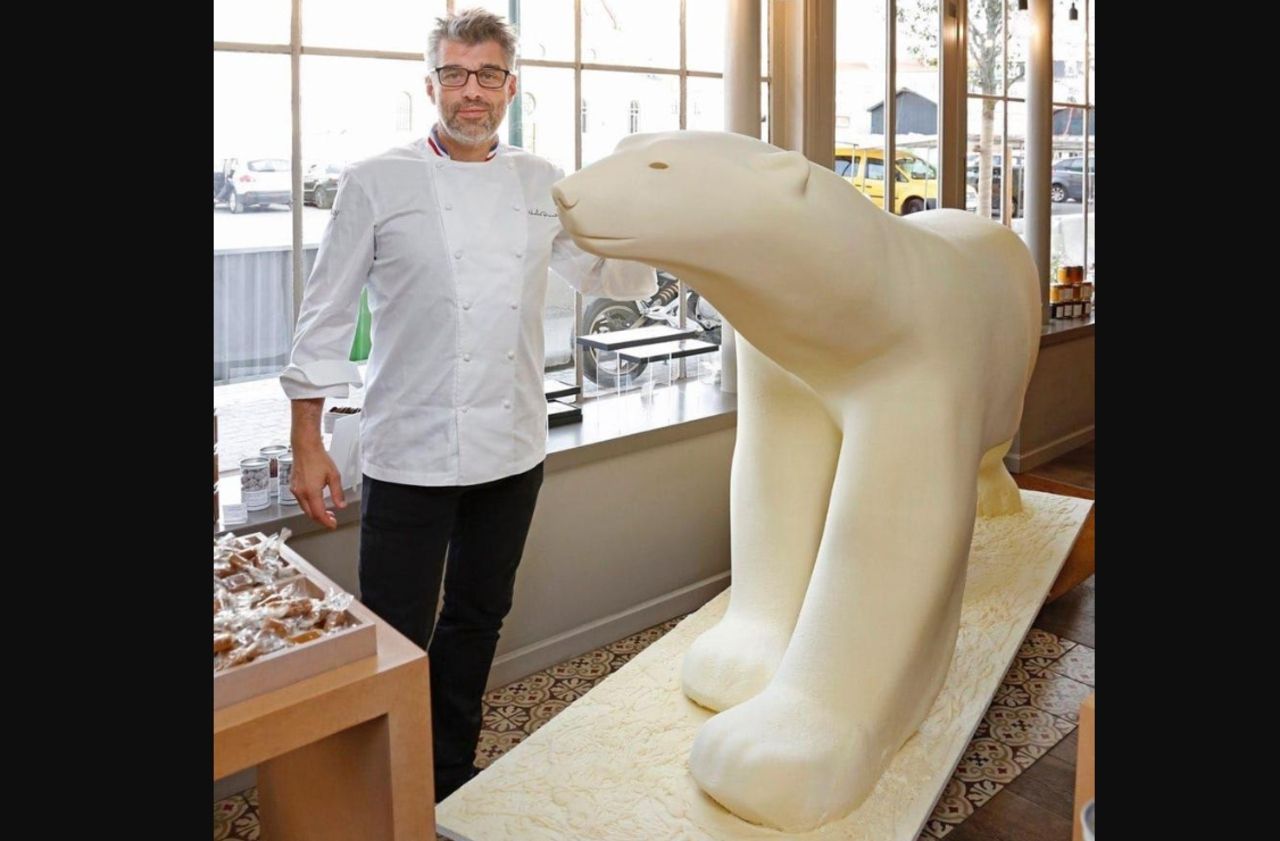 <b></b> La confection de cet ours visible au Salon du chocolat à la porte de Versailles a nécessité pas moins de 200kg de chocolat blanc.