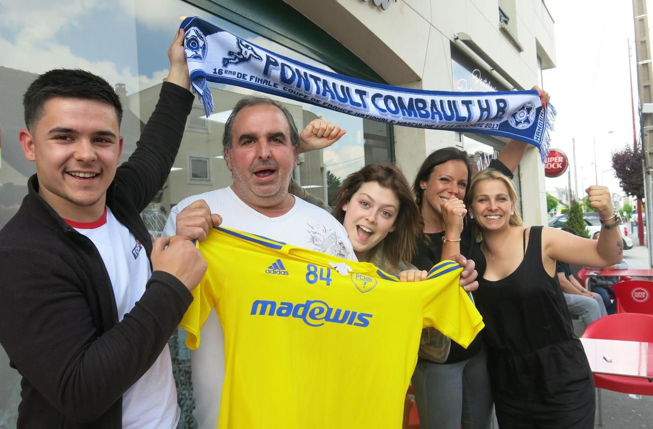 <b></b> Pontault-Combault, ce jeudi après-midi. Les supporteurs du Pontault-Combault Handball (PCHB) croient la montée de leur équipe en D 1 ce vendredi soir.