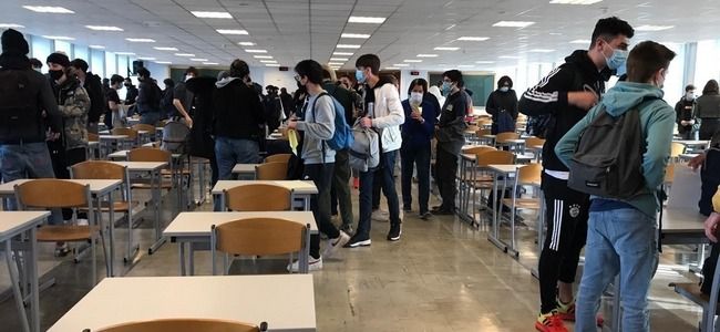Après l'afflux de candidats à la maison des examens d'Arcueil vendredi dernier, les inquiétudes ne retombent pas chez les étudiants. (Crédit photo : Gérald MORUZZI)