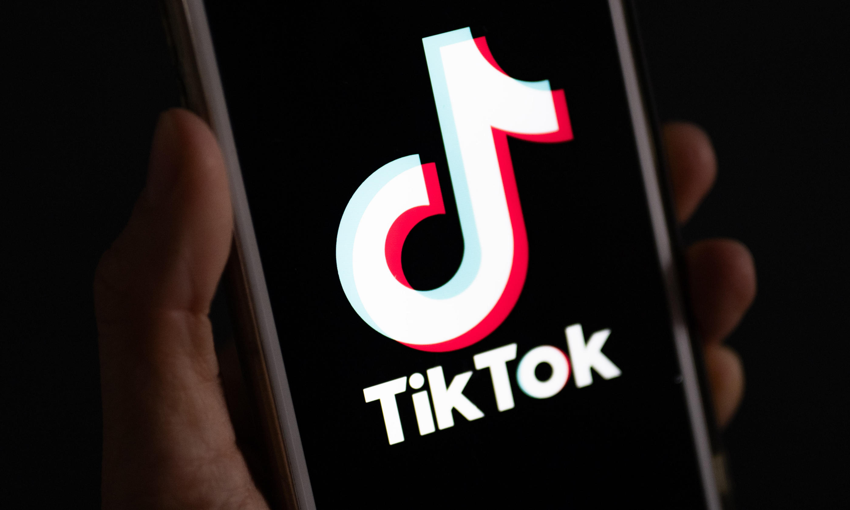 Gagnez un iPhone 12 » : sur TikTok, des escrocs se font passer pour des marques françaises